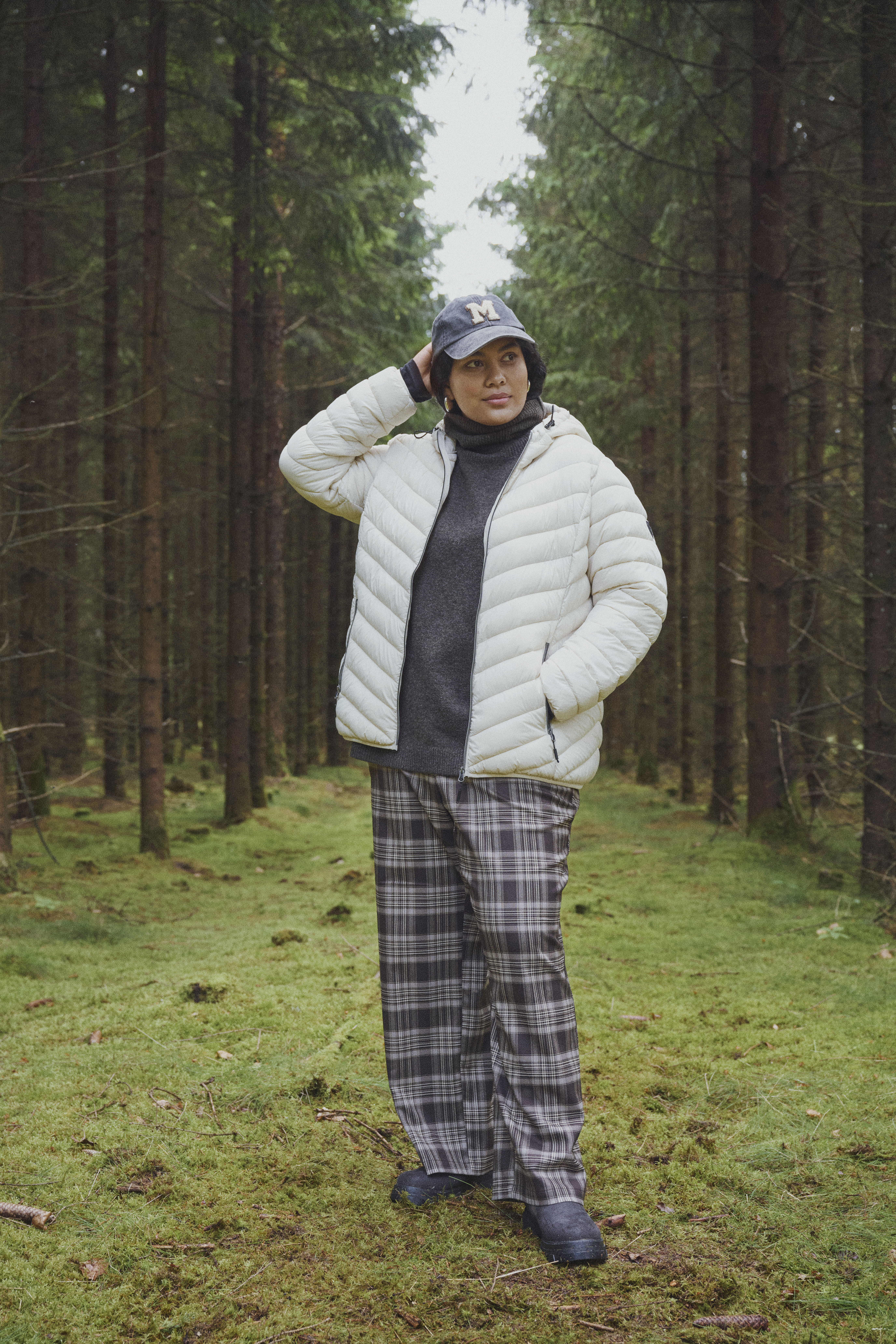 ZizzifashionRelaxed forest style in white tones, , Model