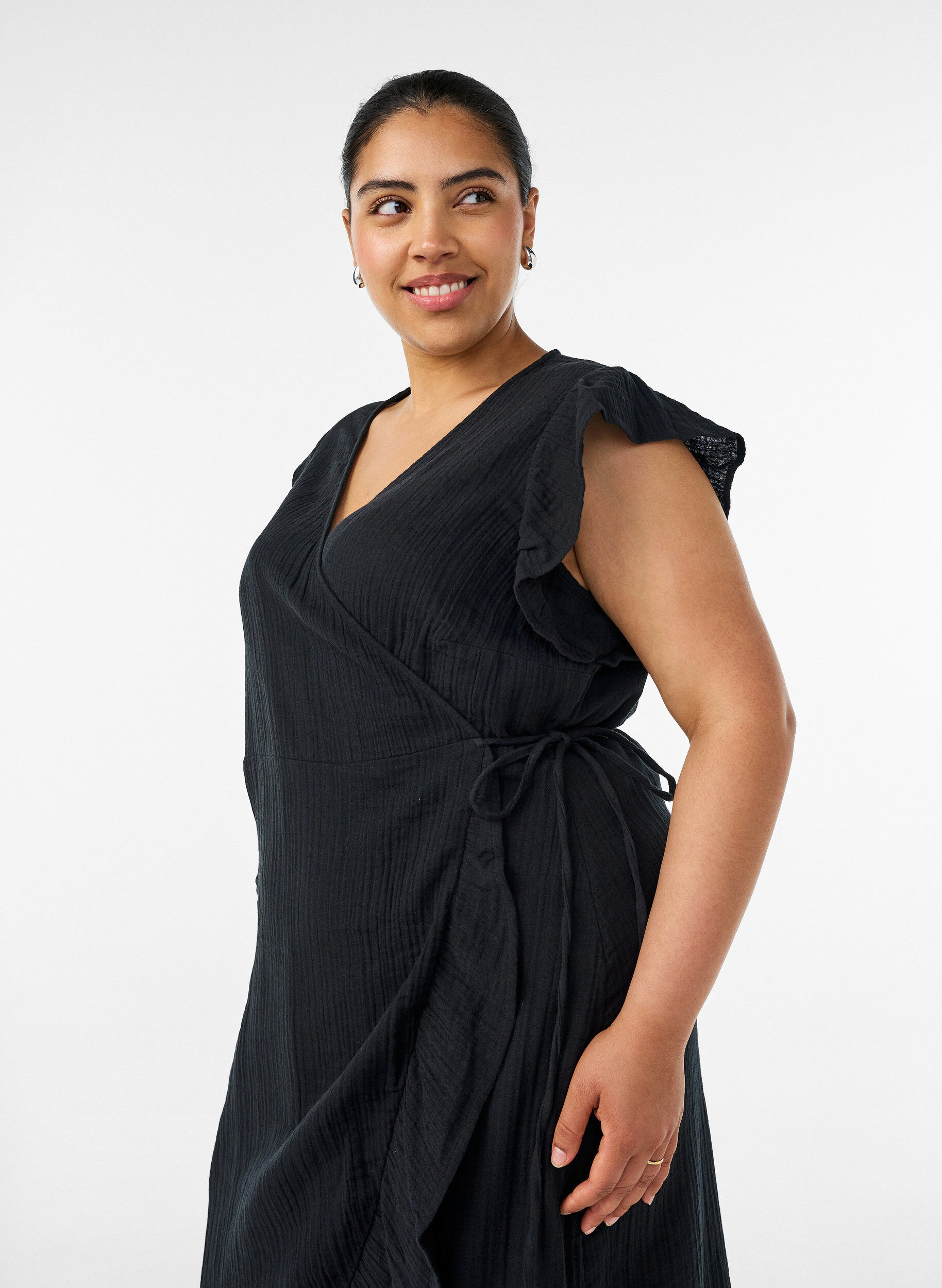 Zizzifashion Wrap dress in cotton muslin with ruffles, Black, Model image number 2