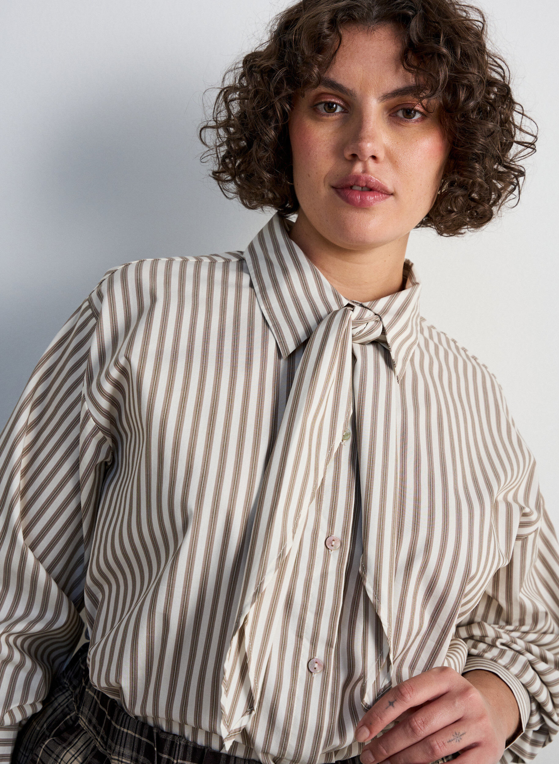 ZizzifashionStriped shirt with detachable neck tie, Beige, Model image number 3