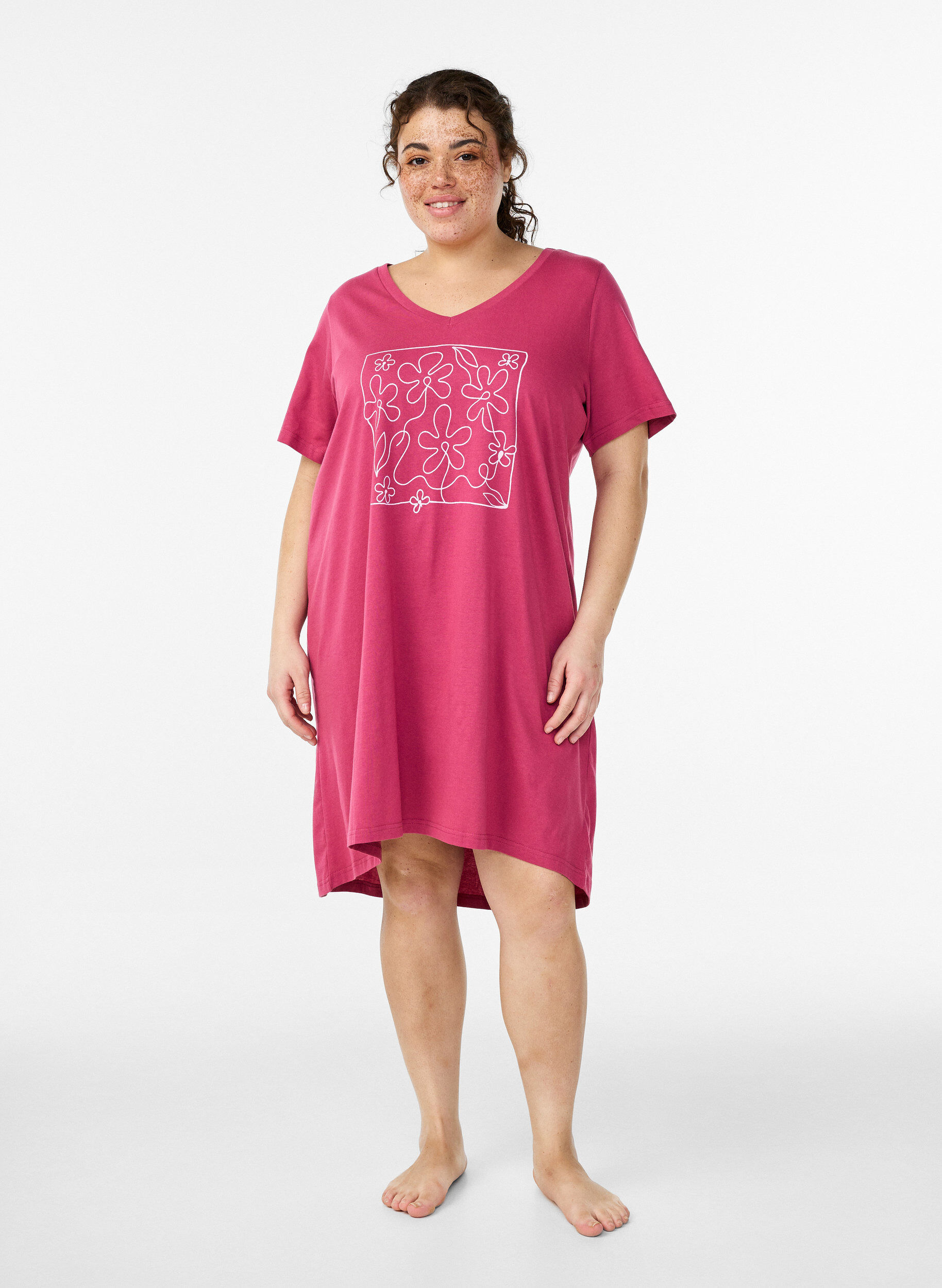 Organic cotton nightdress with V-neck, Red, Model