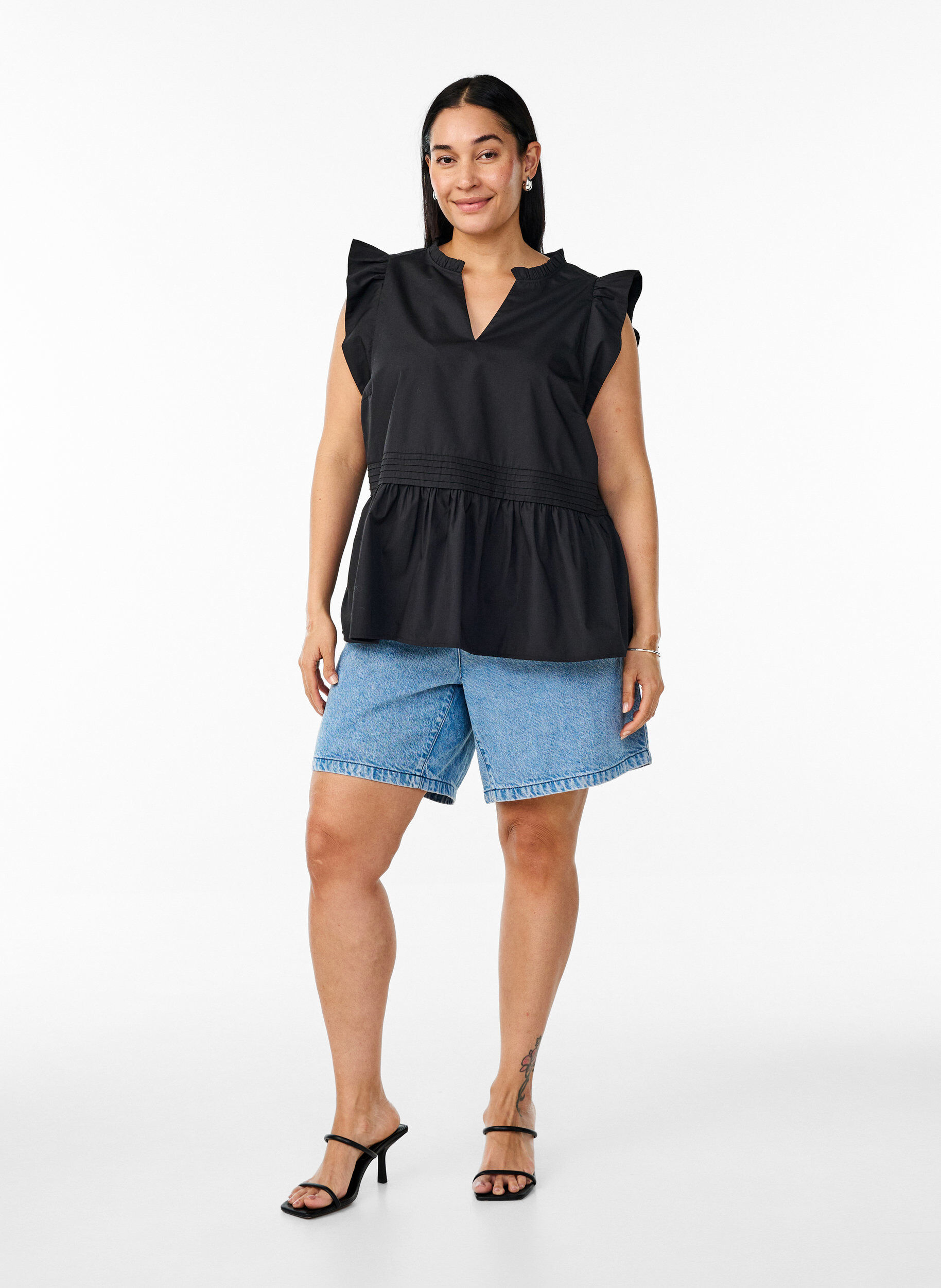 Zizzifashion Sleeveless top with pin-tuck and ruffle details, Black, Model image number 1