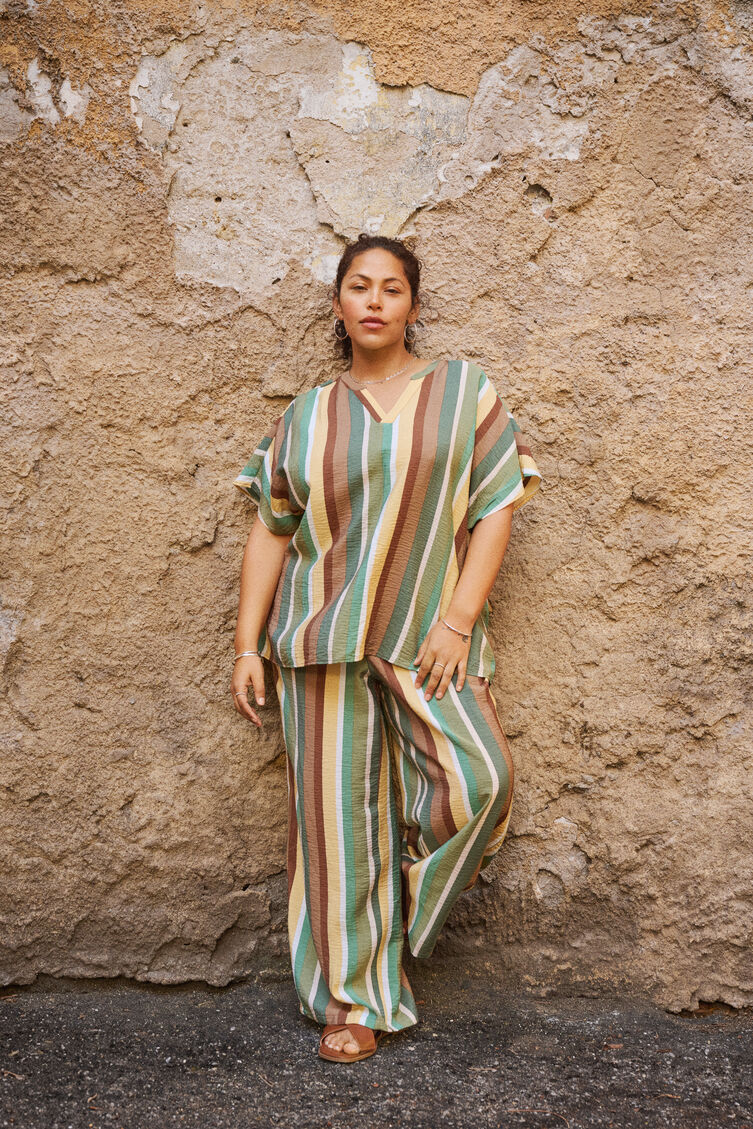 Striped set, , Model