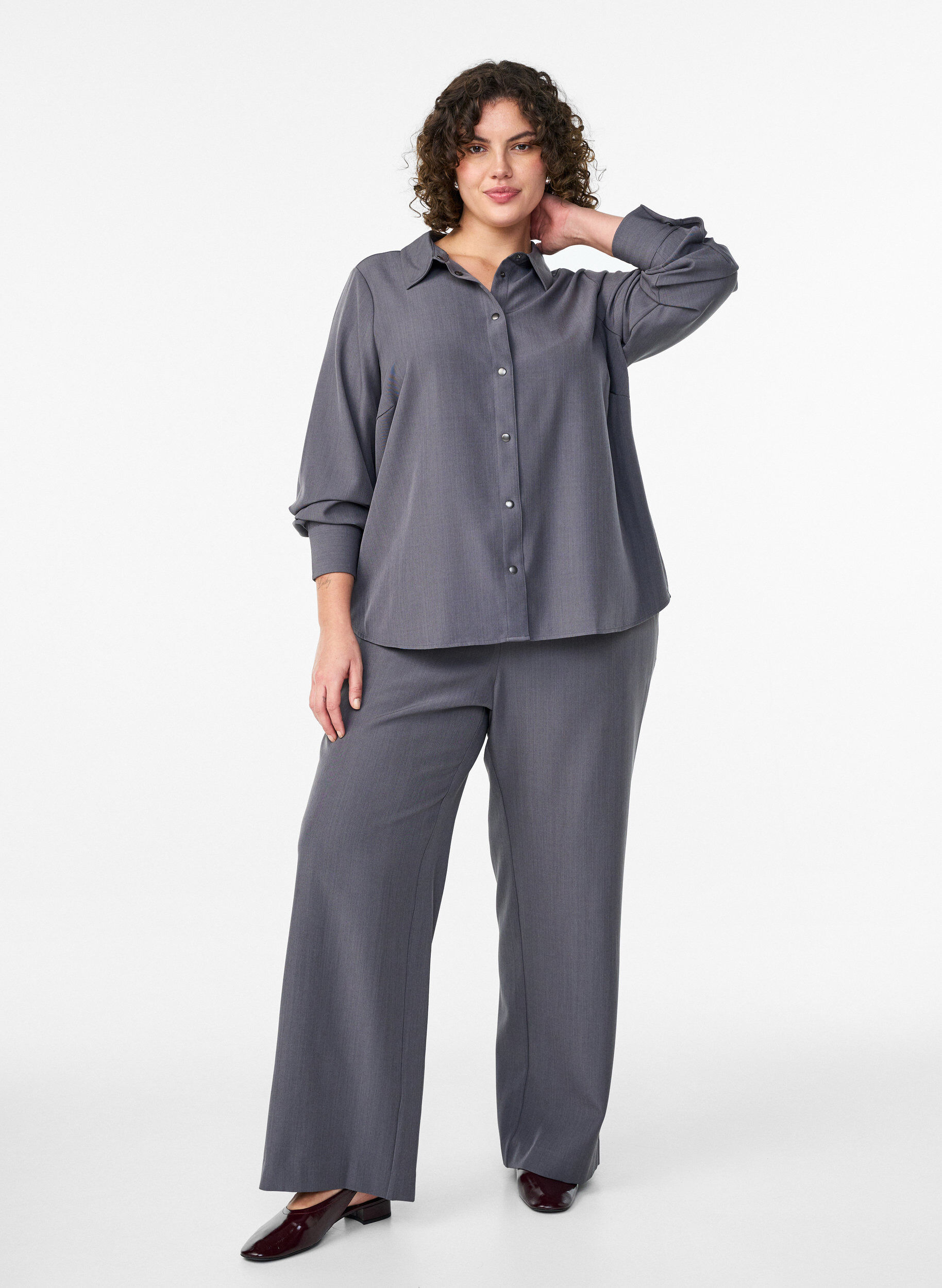 High-waisted tailored trousers with wide legs, Grey, Model