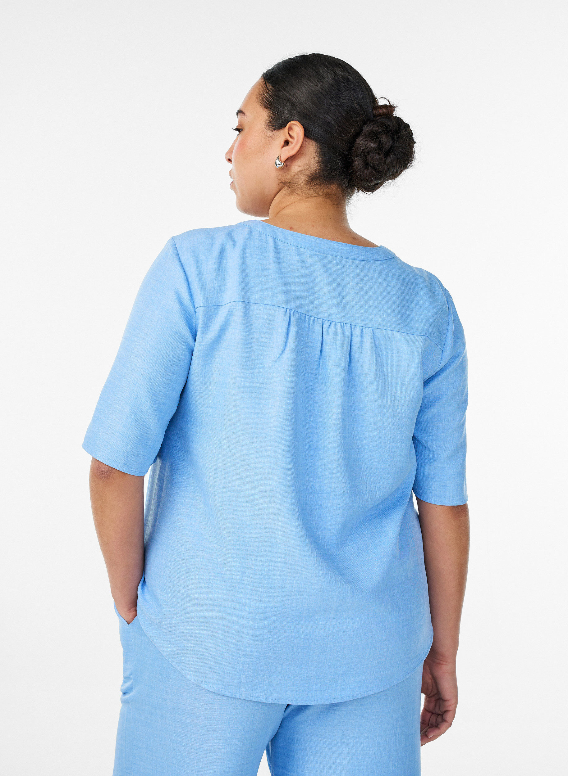 Zizzifashion V-neck shirt blouse with short sleeves, Light Blue, Model image number 2