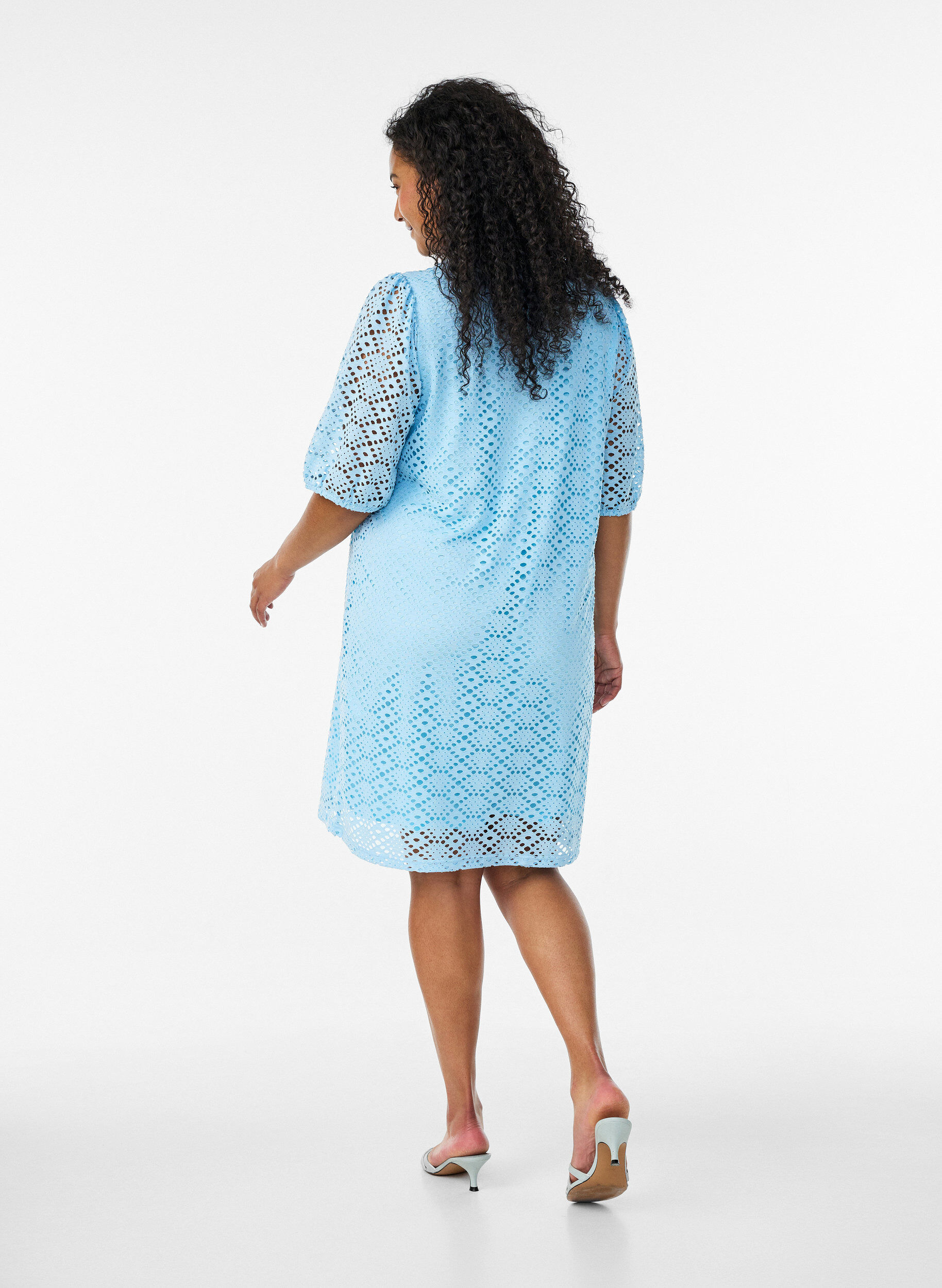 Zizzifashion Knee-length dress with eyelet pattern and short sleeves, Light Blue, Model image number 2