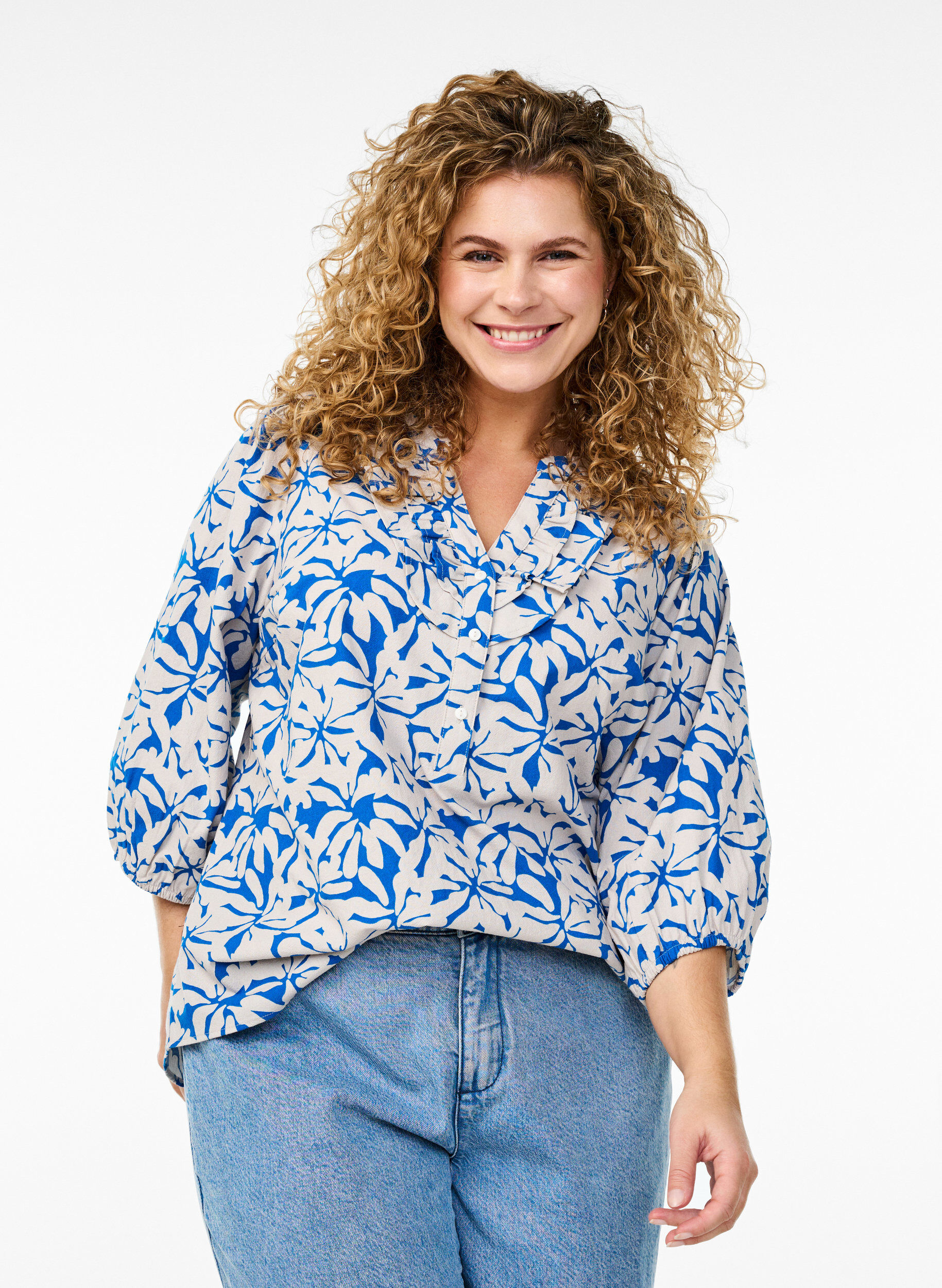 3/4 sleeve cotton blouse with flowers, Blue, Model