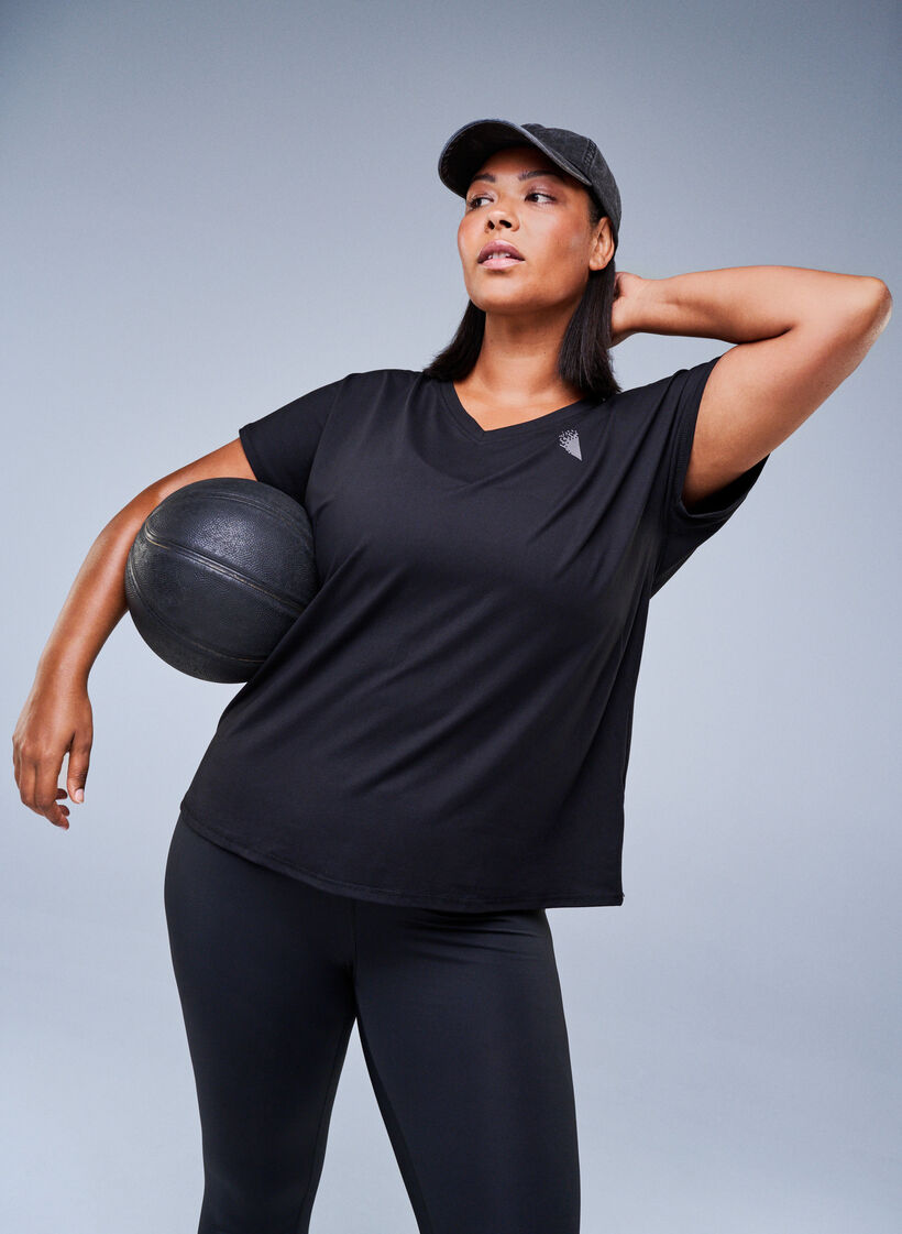 Loose training t-shirt with v-neck, Black, Image