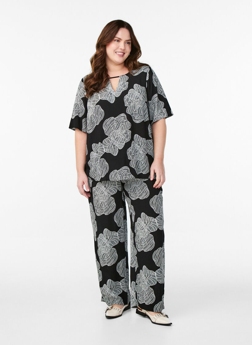 Loose viscose pants with print, Black, Model image number 0