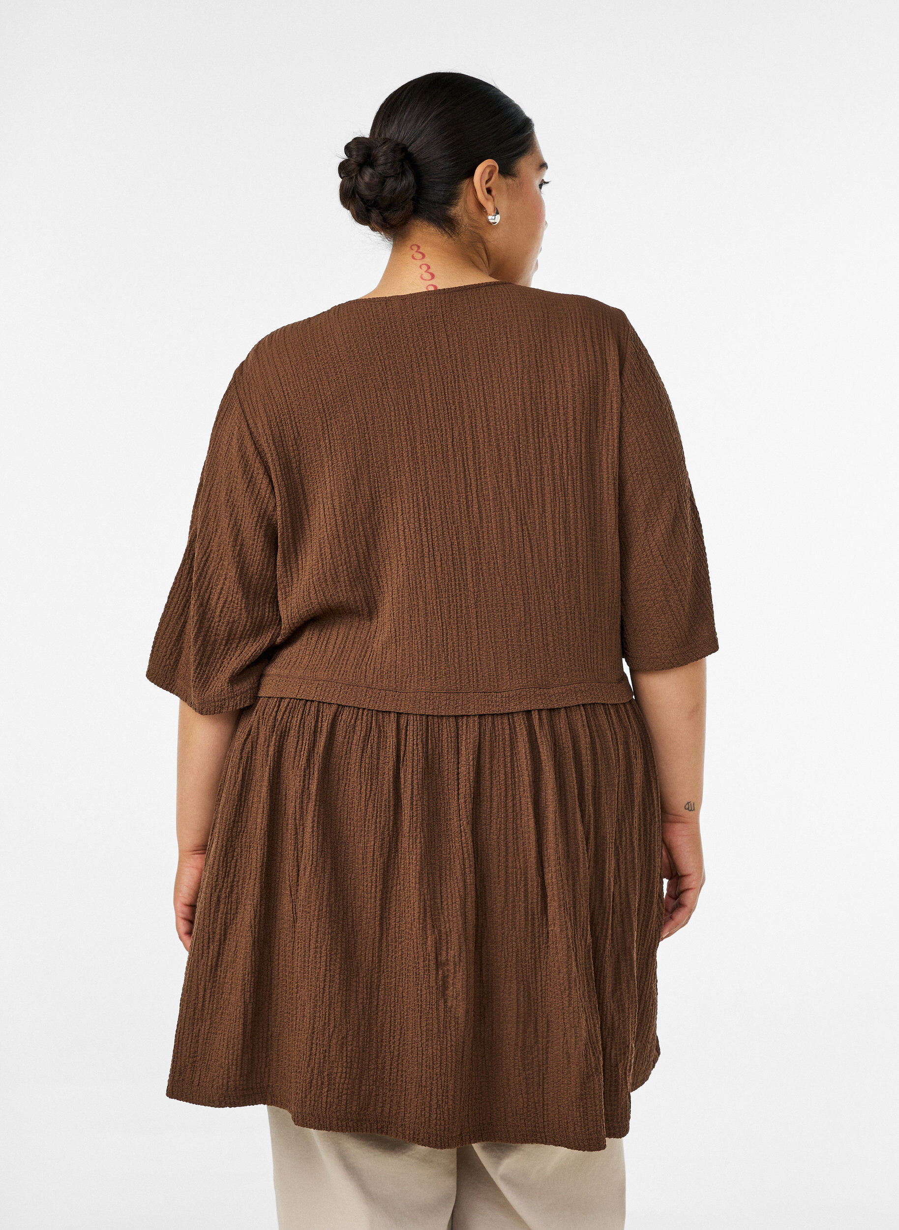 Zizzifashion Tunic with crinkled texture and 1/2 sleeves, Brown, Model image number 2