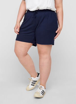 Shorts in ribbed fabric with pockets, Navy Blazer, Model image number 2