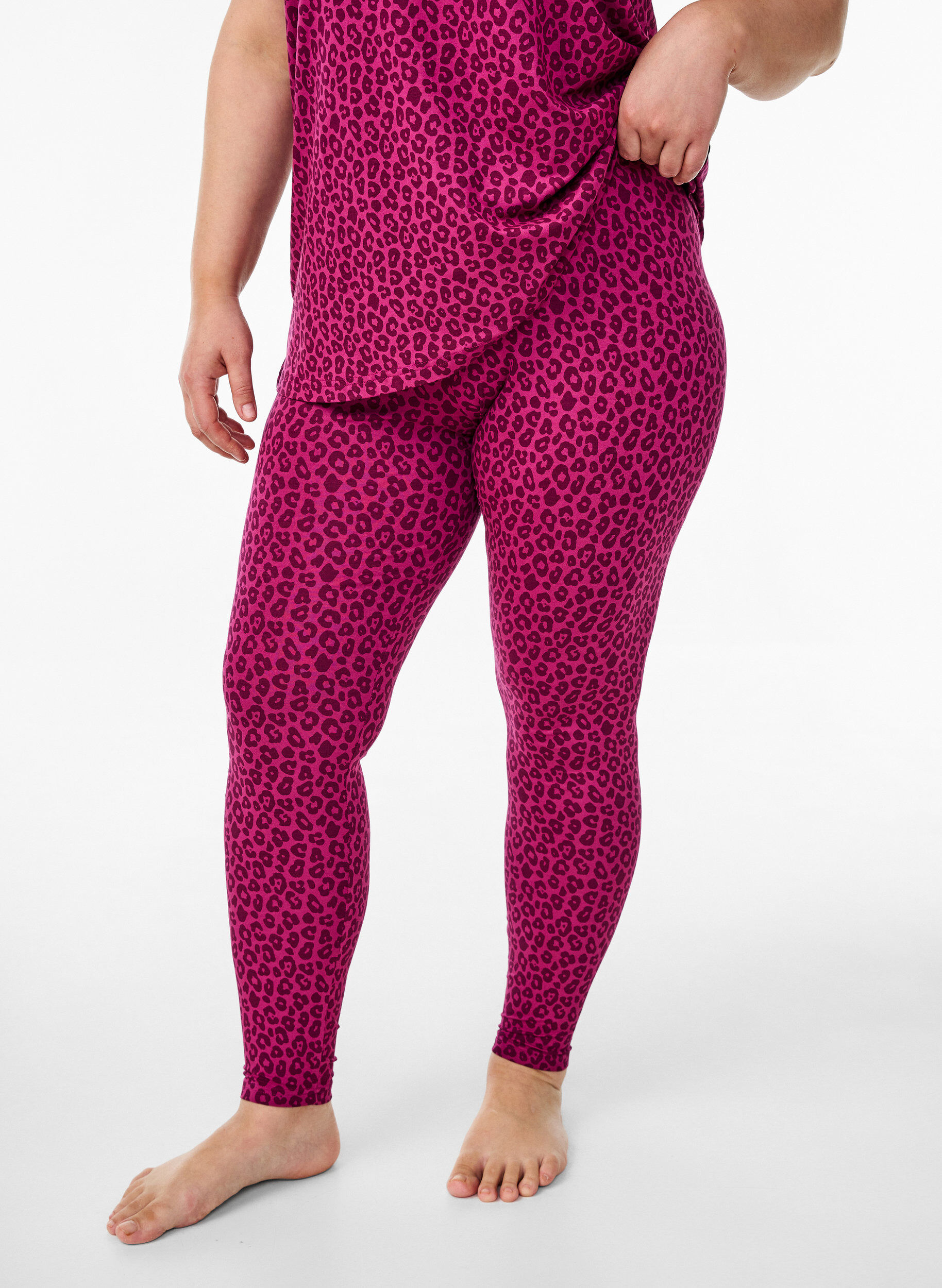 Zizzifashion Ankle-length leggings in viscose, Pink, Model image number 2