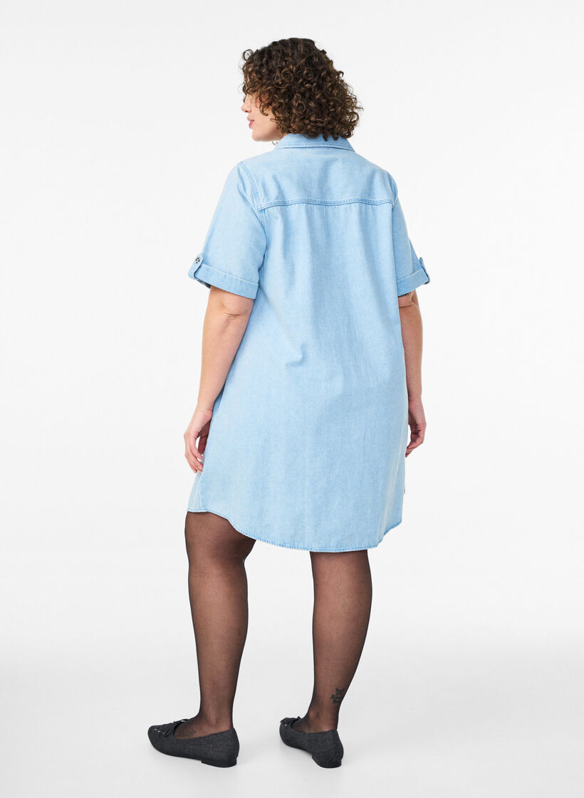 Denim dress with short sleeves and buttons, Light Blue, Model image number 2