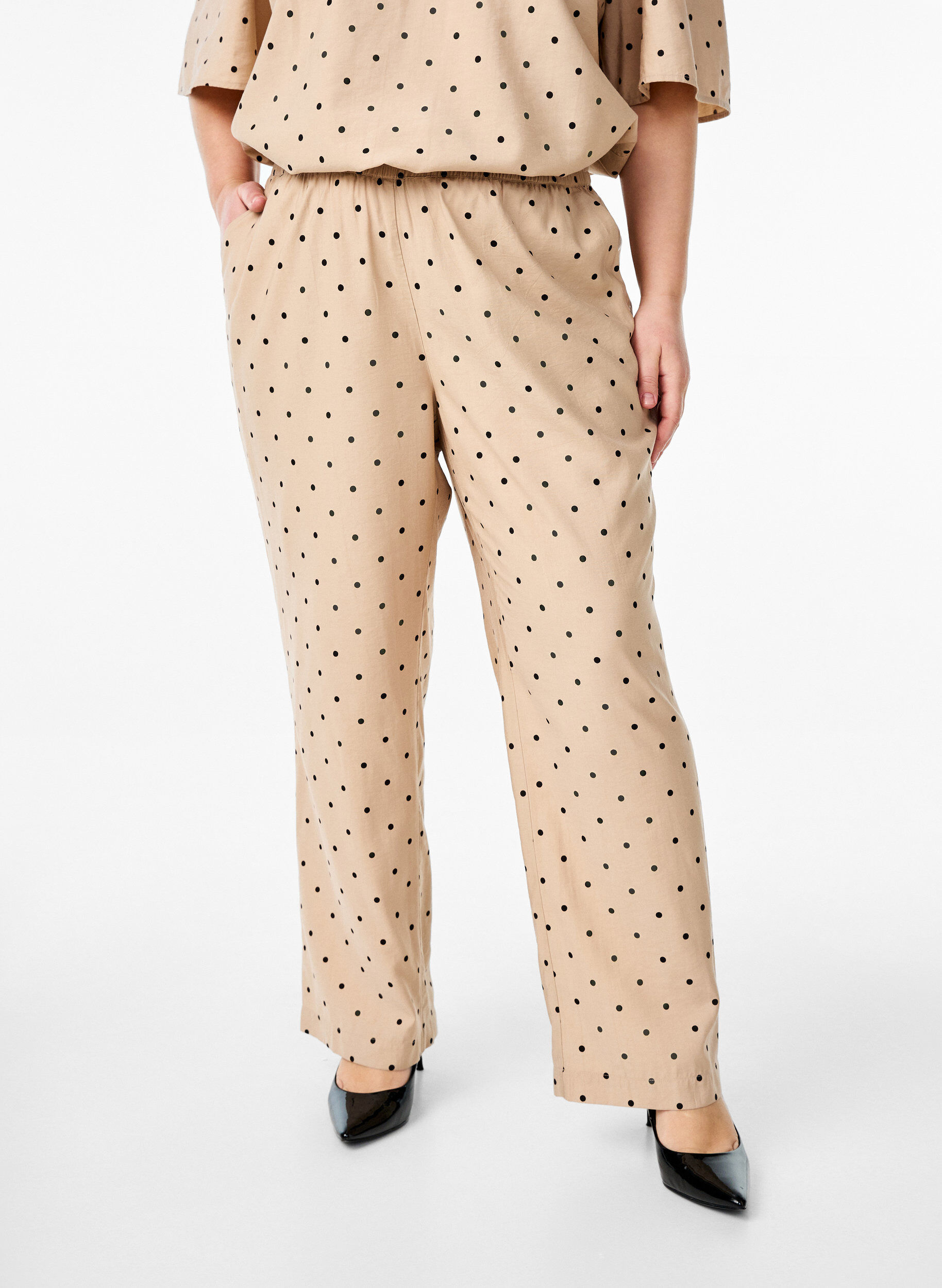 Zizzifashion Trousers with polka dots and straight legs, Beige, Model image number 2