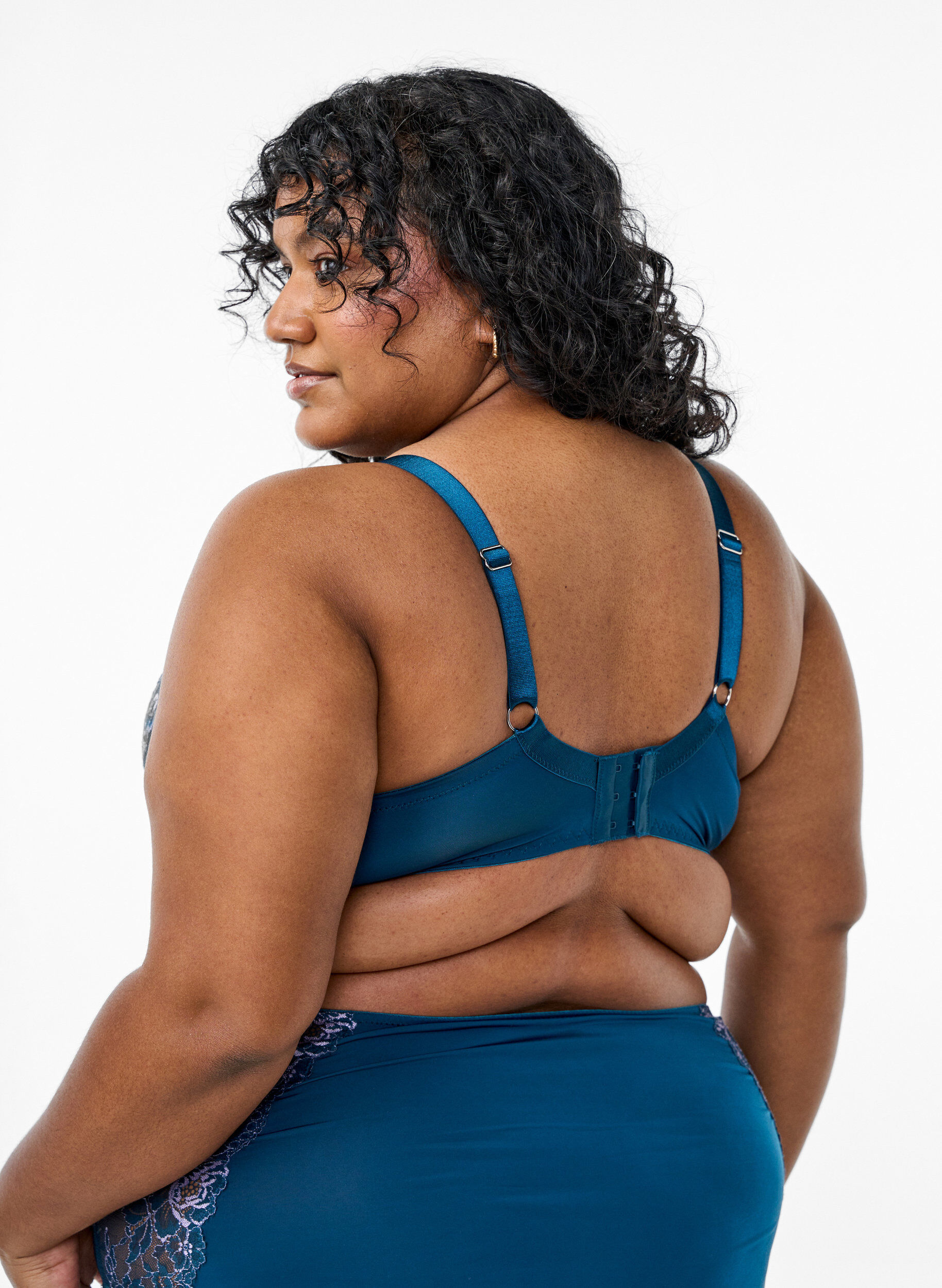 Zizzifashion Underwire bra with lace and padded cups, Blue, Model image number 2