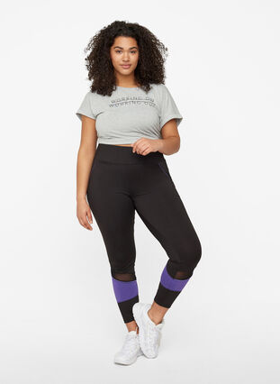 Cropped workout leggings, Black Heliotrope, Model image number 2