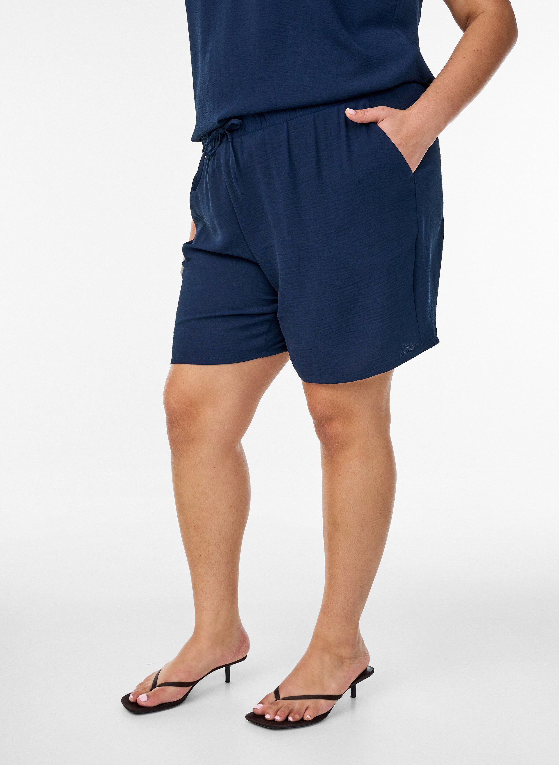Zizzifashion Shorts with pockets and elastic waistband, Blue, Model image number 3