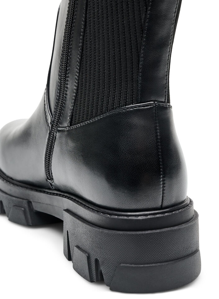 Chelsea boot with a chunky sole and ribbed panels, Black, Packshot image number 4