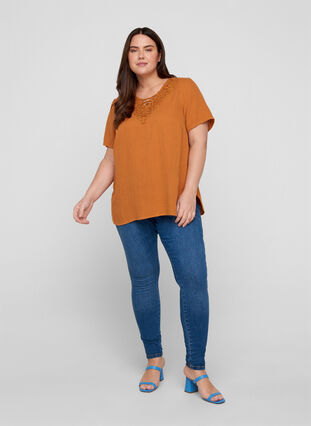 Short-sleeved blouse with a v-neck and embroidery, MUSTARD AS SAMPLE, Model image number 2