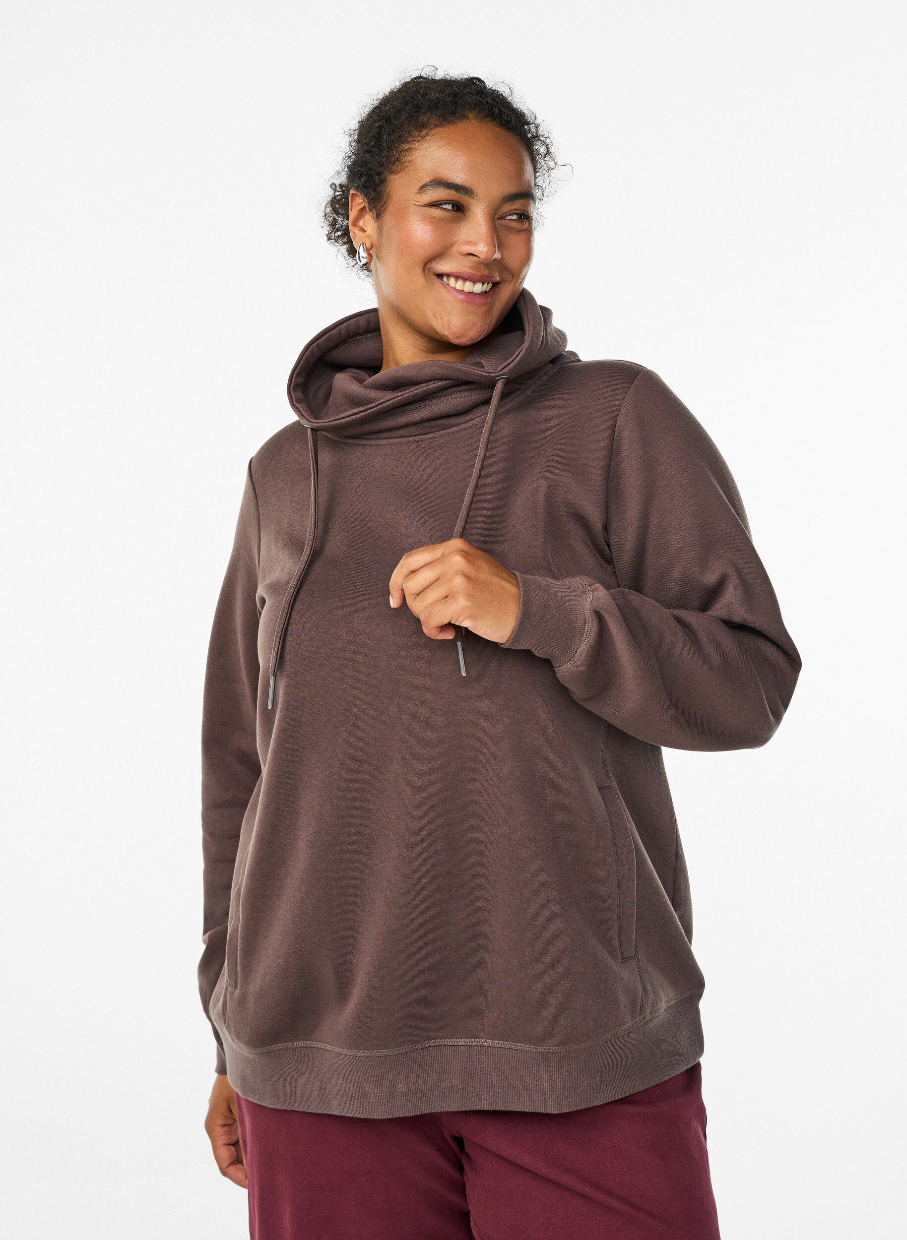 Sweatshirt with high collar and pockets, Brown, Model