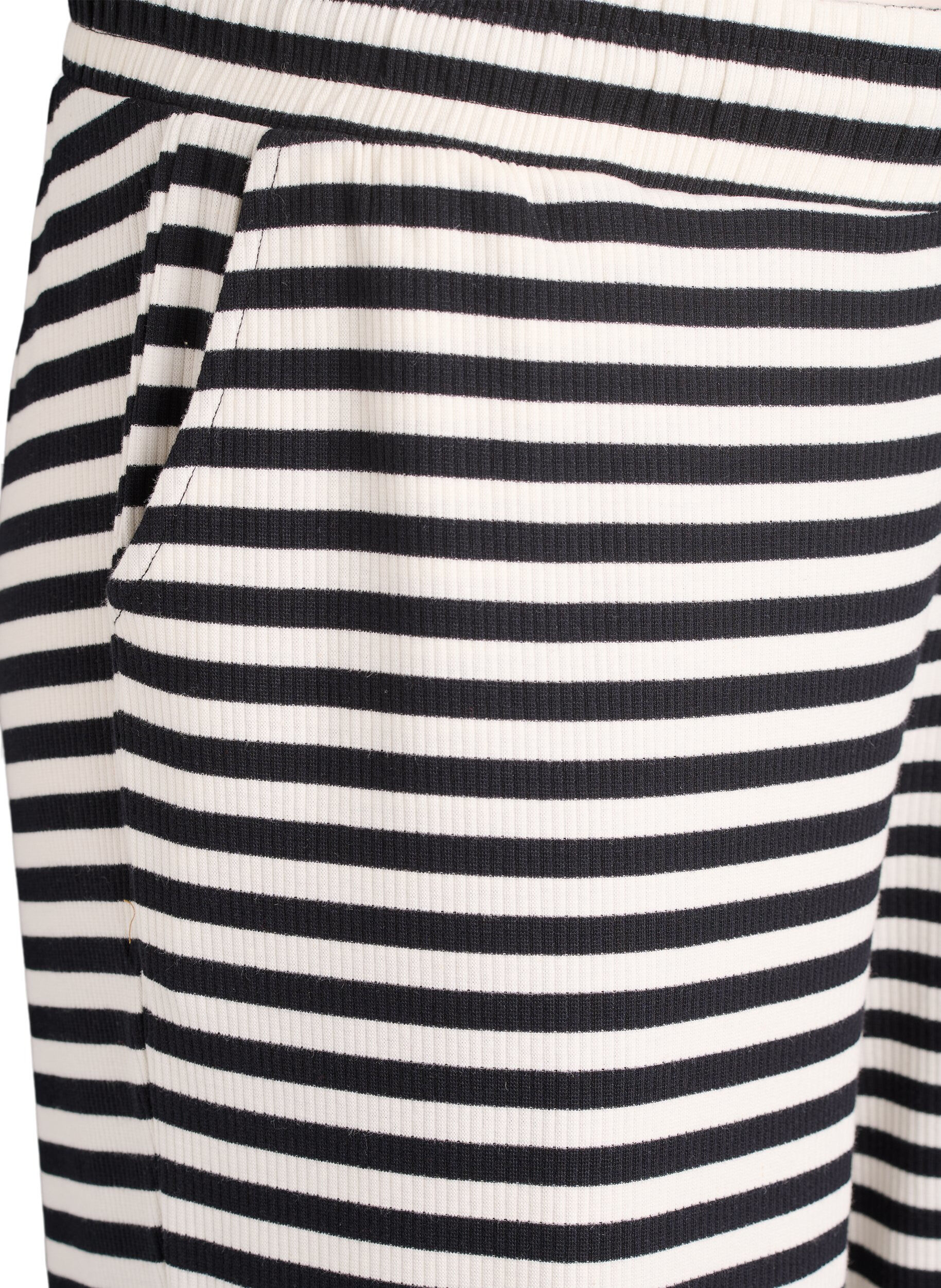 Zizzifashion Striped pyjama bottoms with a high waist and wide legs, Black, Packshot image number 2