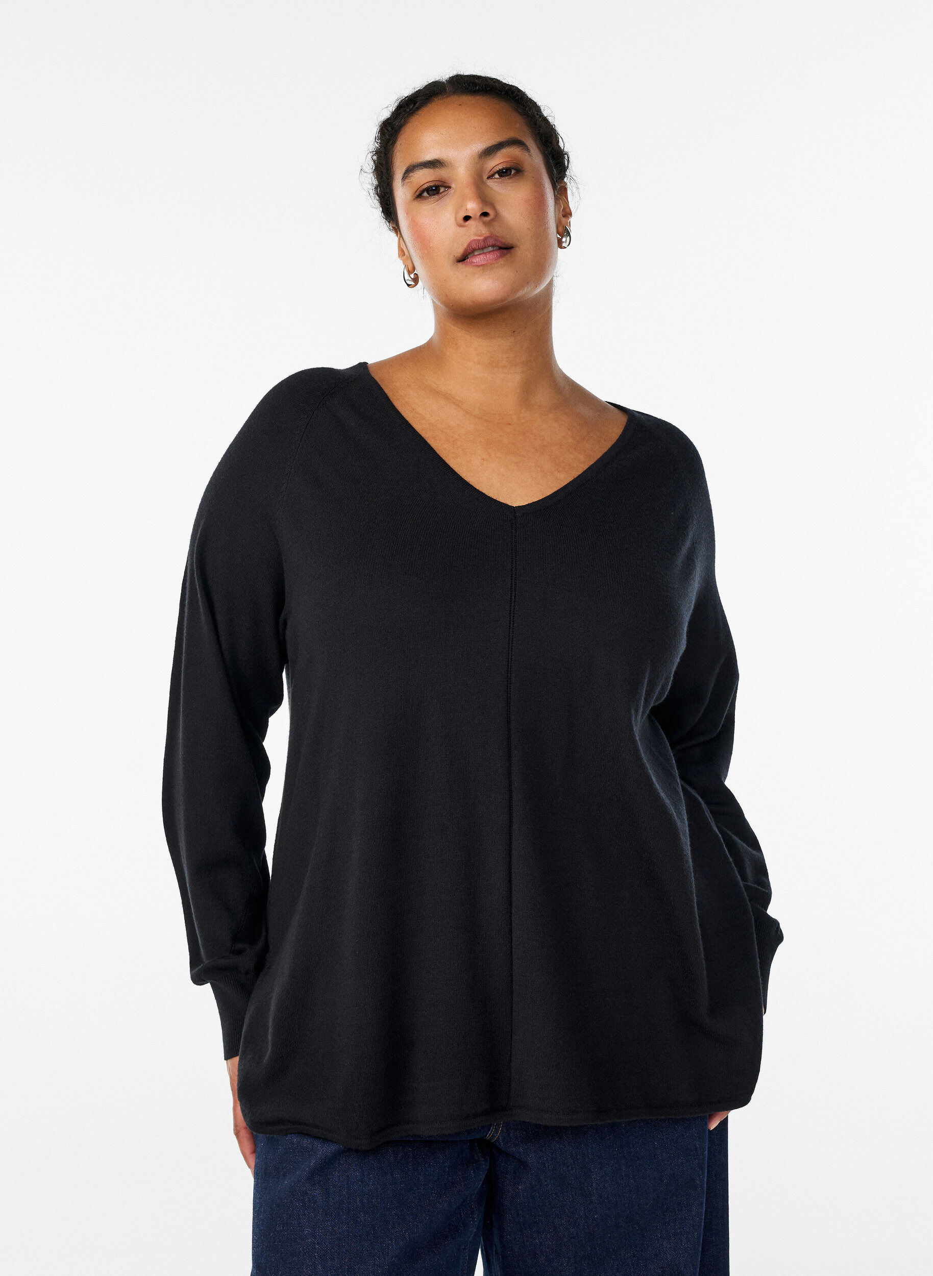 Fine-knit blouse with v-neck and front detail, Black, Model