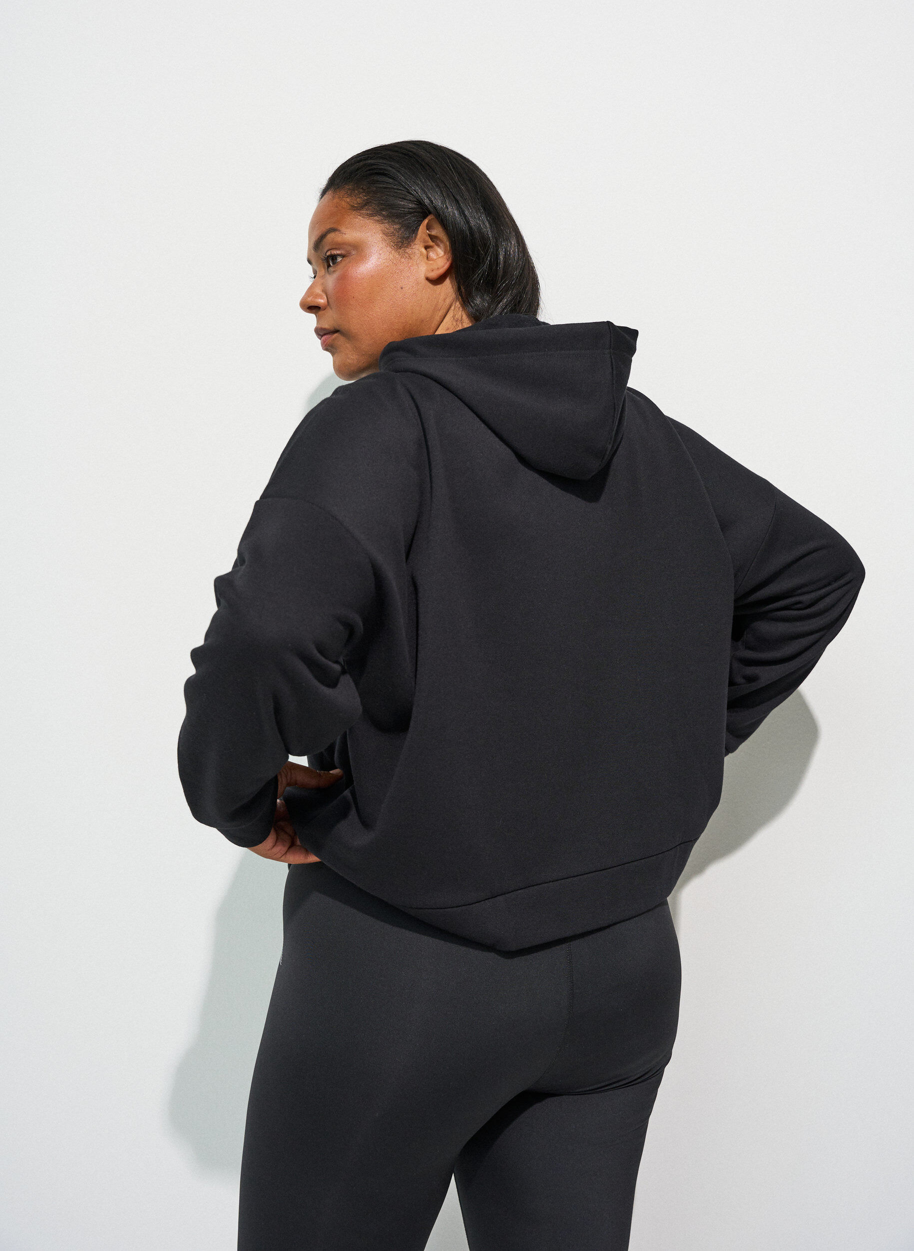 ZizzifashionHoodie with zipper and chest print, Black, Model image number 2