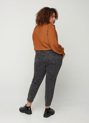 Cropped mom jeans with a high waist, Black acid washed, Model image number 0