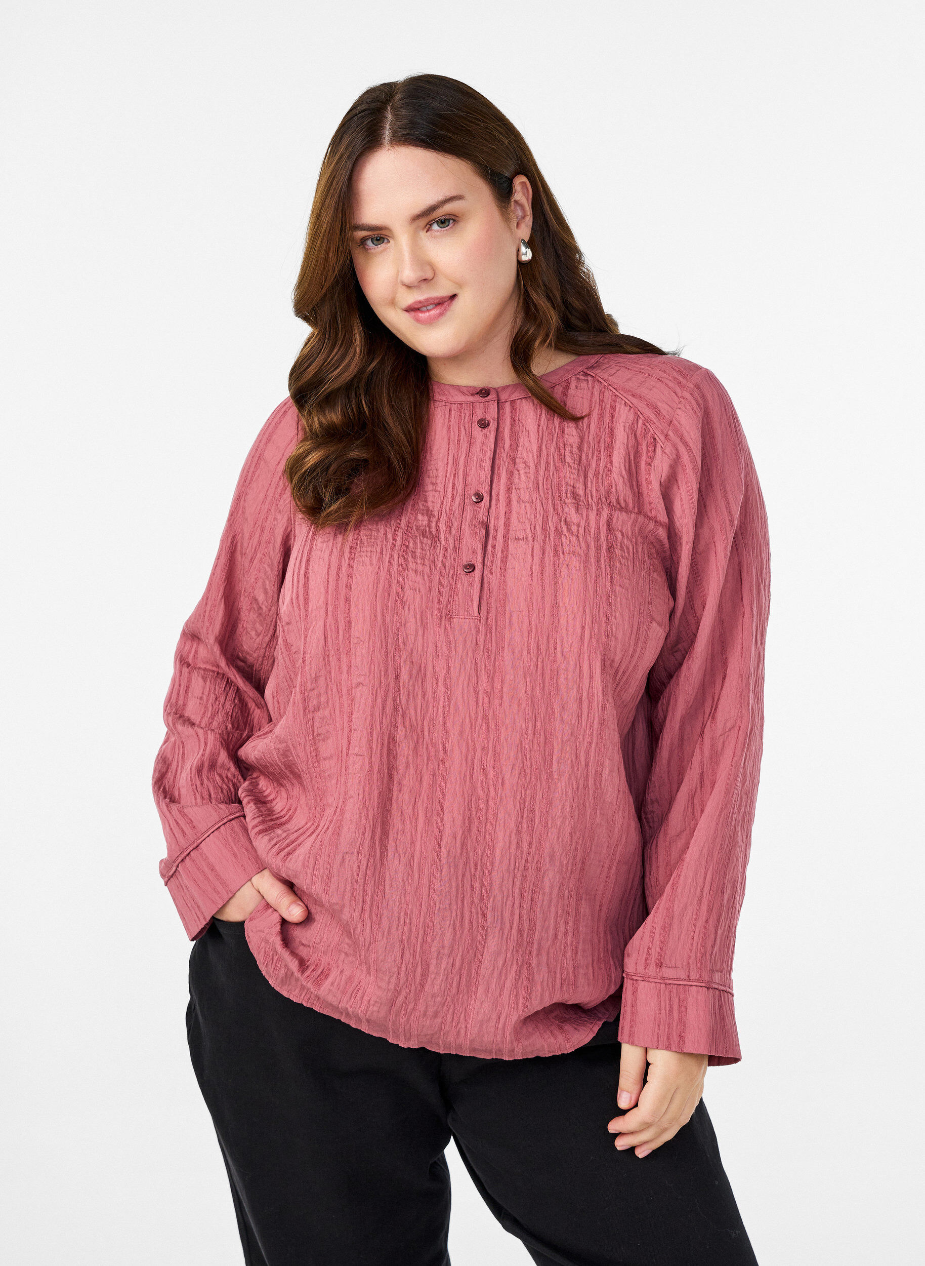Blouse with tone-on-tone texture and buttons, Rose, Model
