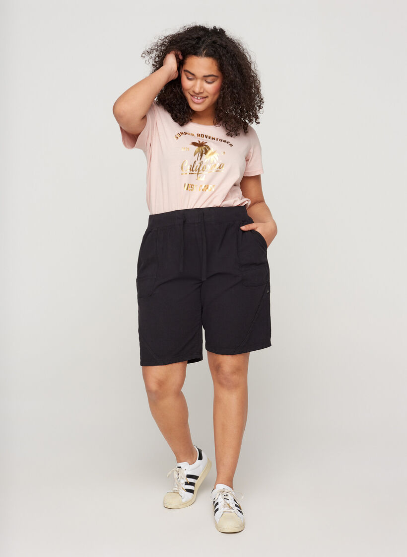 Loose cotton shorts with pockets, Black, Model image number 1