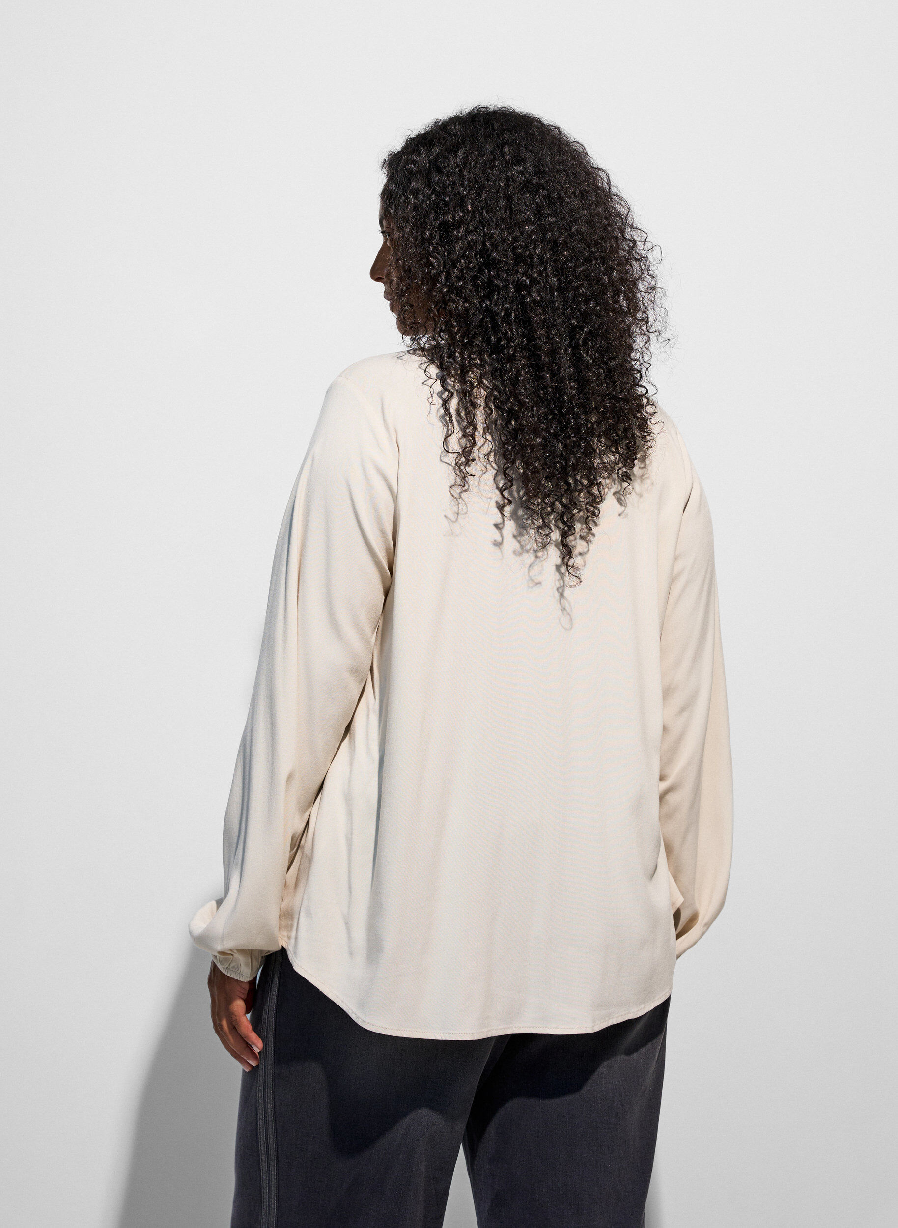 ZizzifashionViscose blouse with V-neck and rounded hem, Beige, Model image number 2