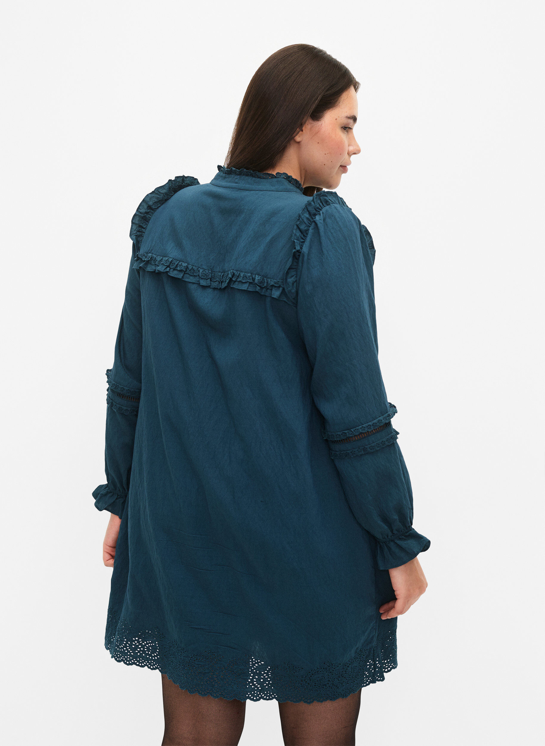 Zizzifashion Viscose dress with broderie anglaise and ruffle details, Reflecting Pond, Model image number 1