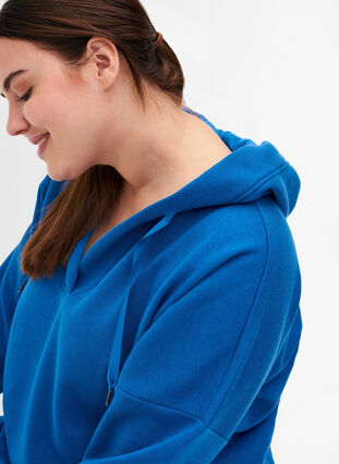 Sweatshirt with hood and slits, Daphne Blue, Model image number 2