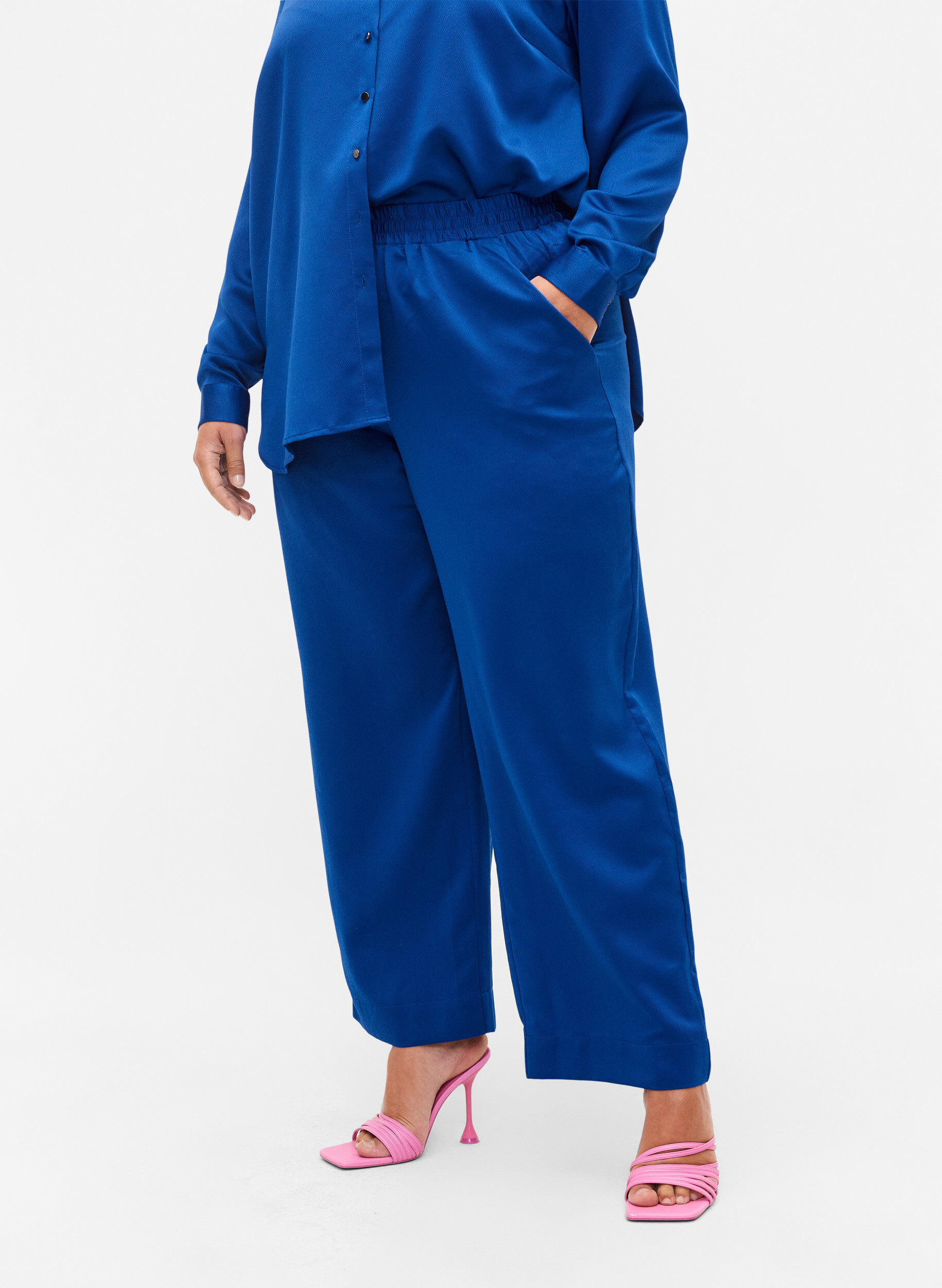 Zizzifashion Loose fitting trousers with light shine and width, Surf the web, Model image number 1