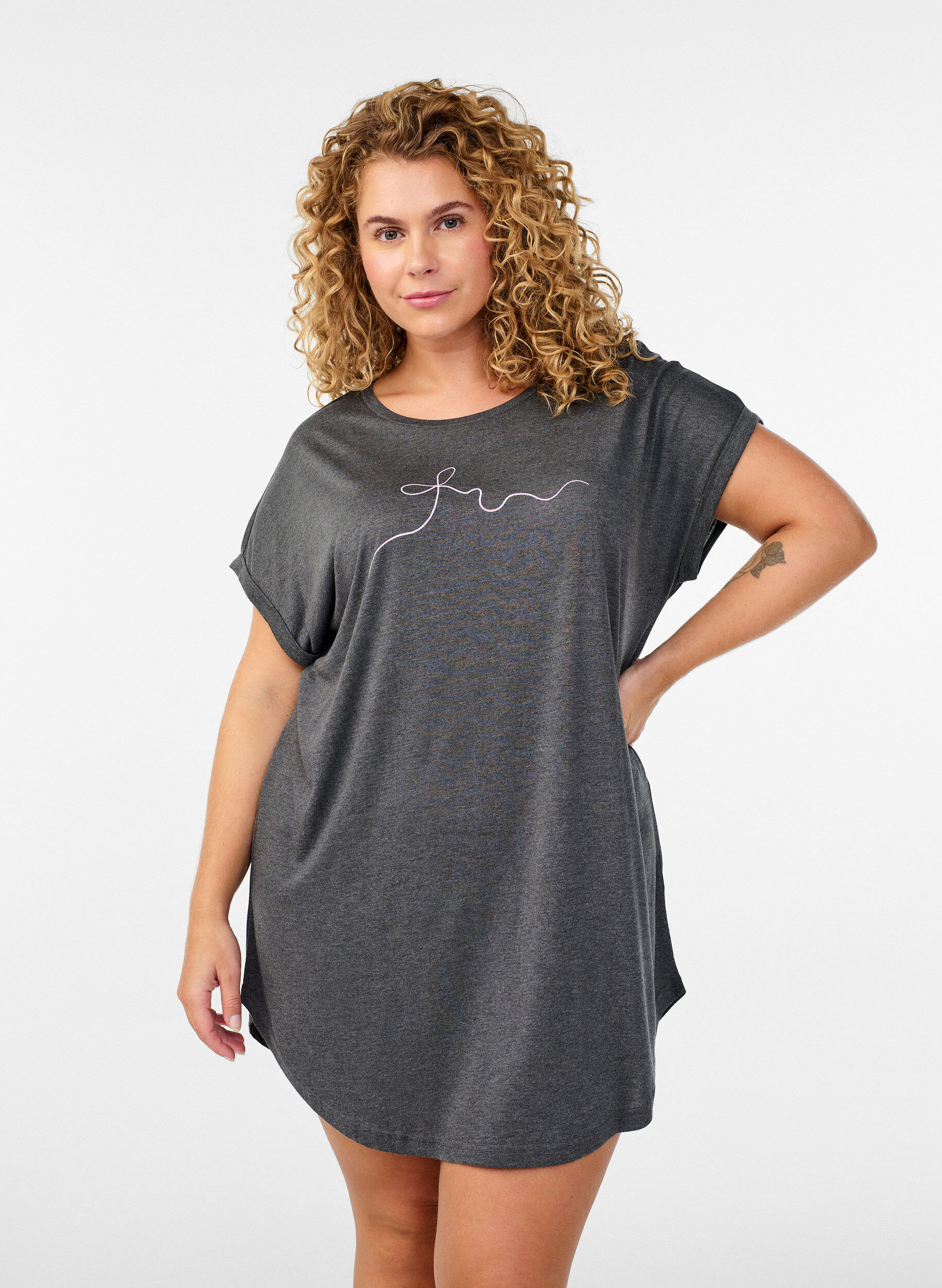 Short sleeve nightgown with text print, Black, Model