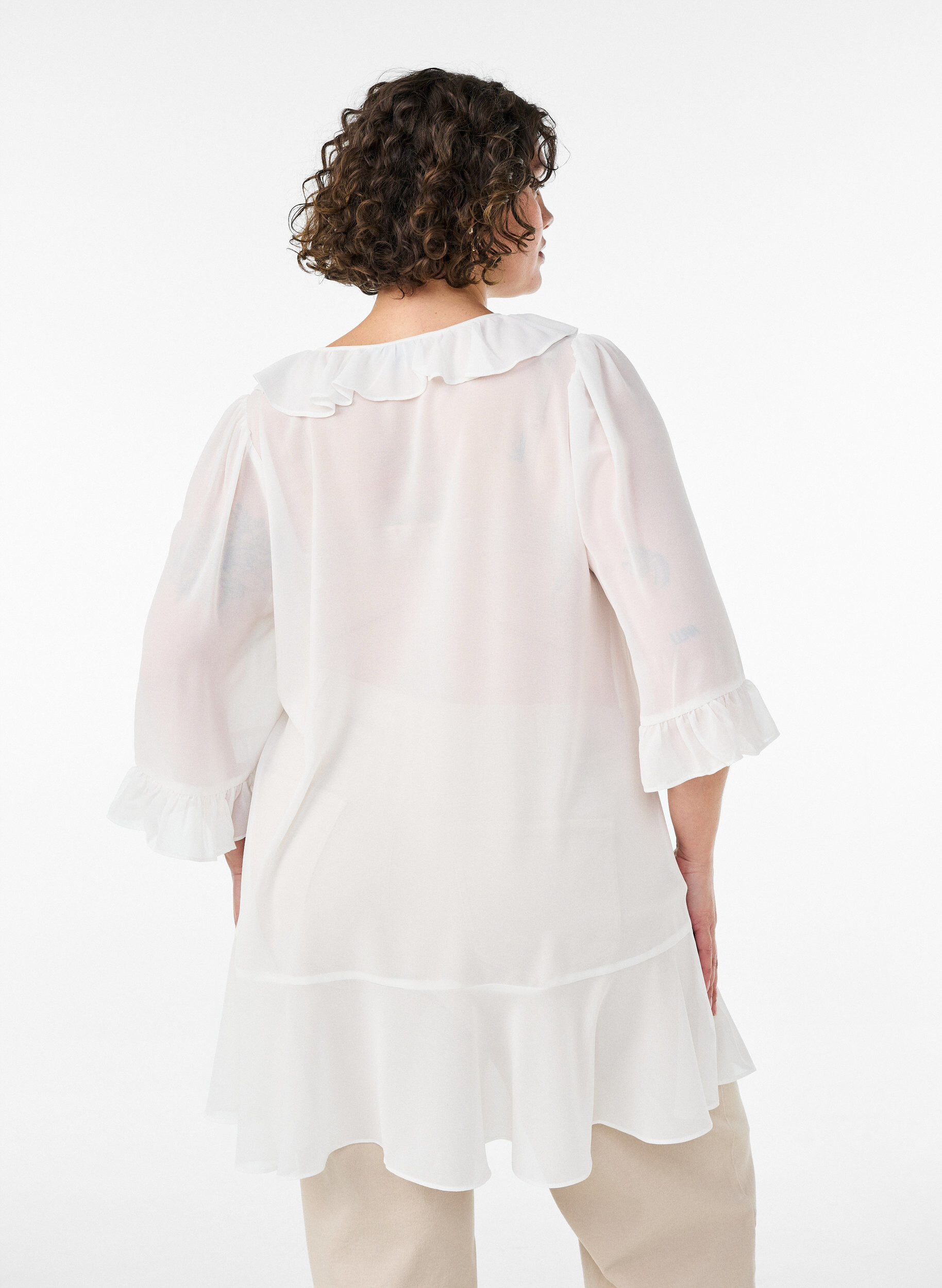 Zizzifashion Tunic with ruffles and 3/4 sleeves, Vanilla, Model image number 2