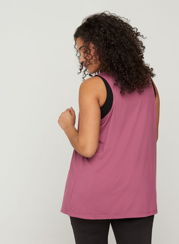 Plain-coloured sports top with round neck, Grape Nectar , Model image number 1