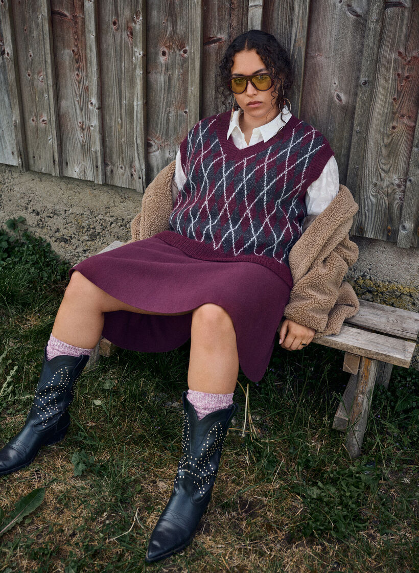 Short knitted A-line skirt, Dark Bordeaux, Image