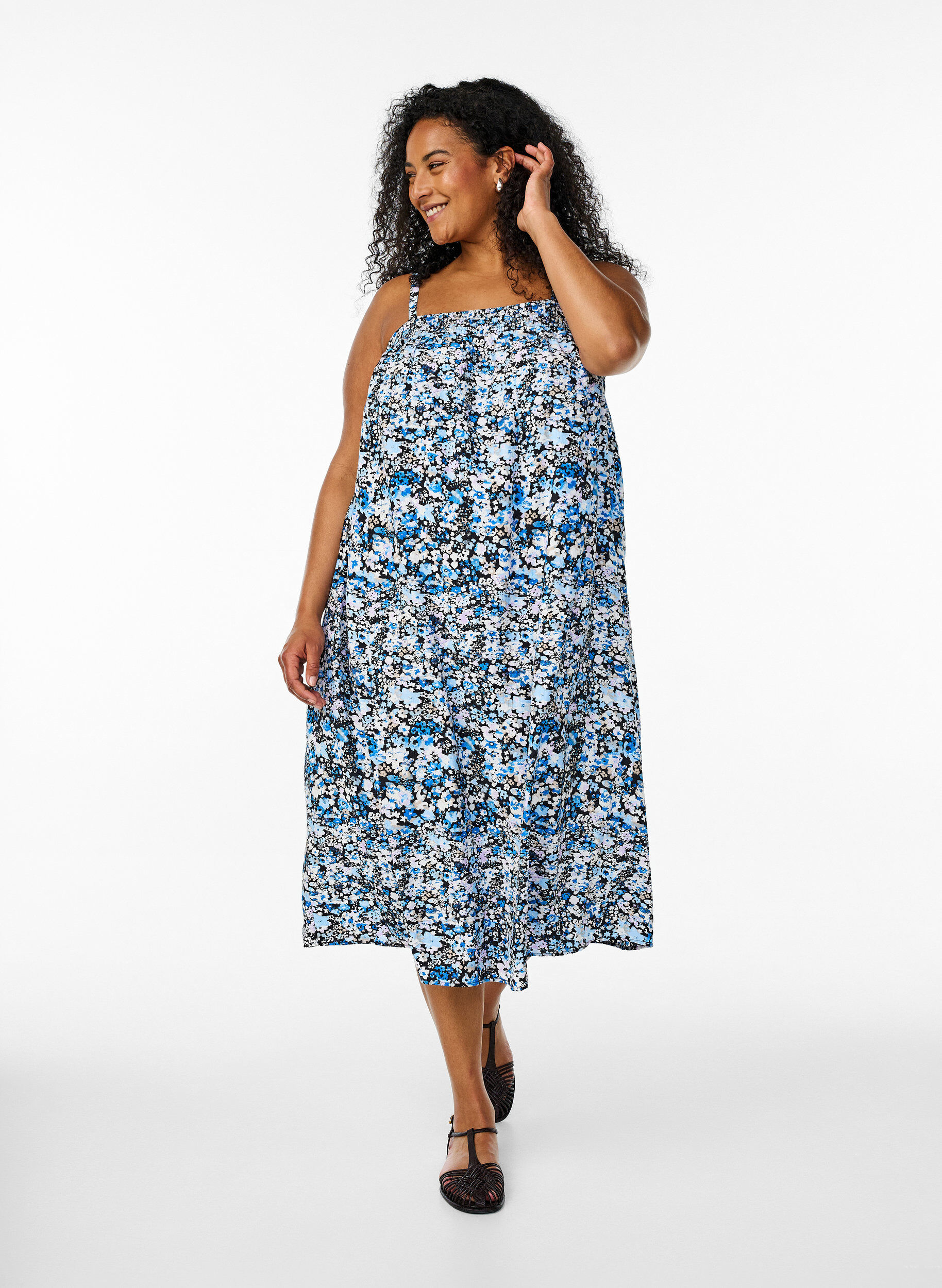 Midi slip dress in viscose, Black, Model