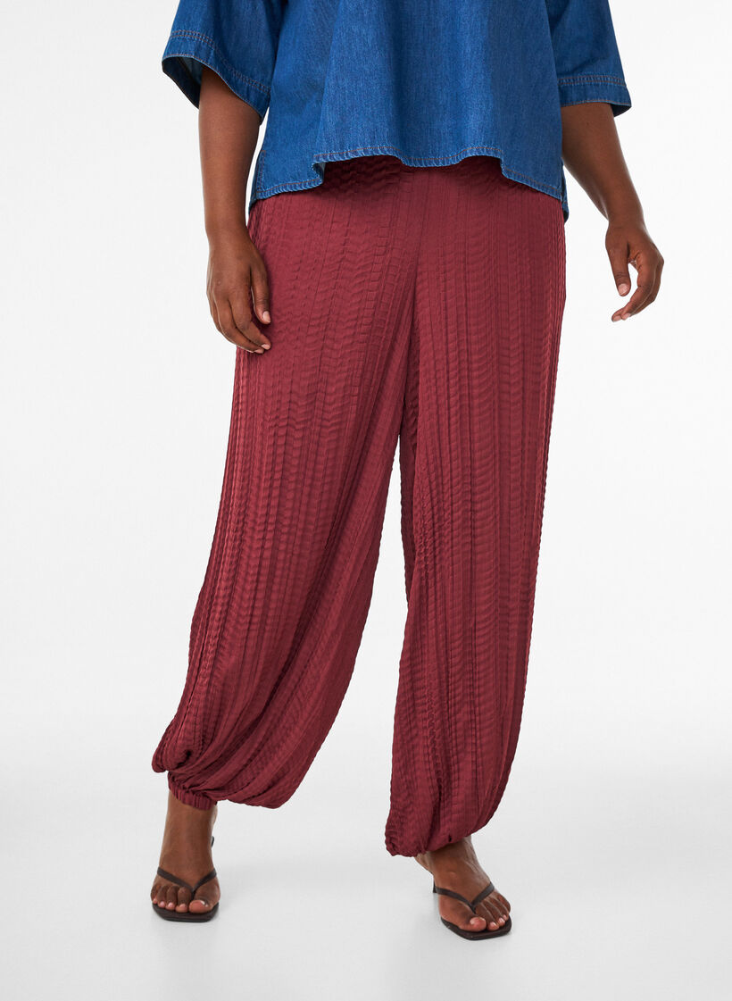 Balloon trousers with texture and an elasticated waist, Red, Model image number 2