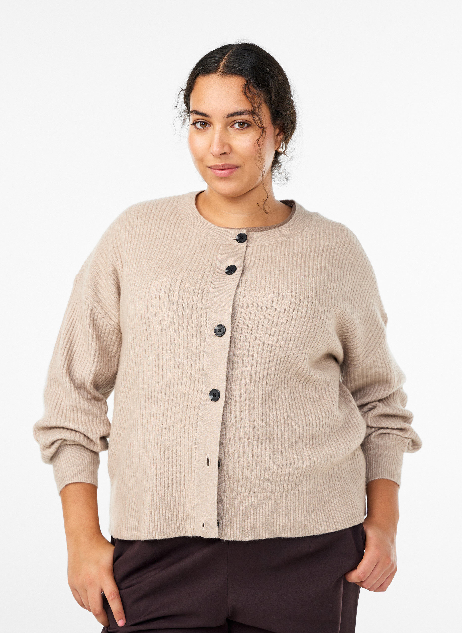 Ribbed cardigan with buttons, Beige, Model