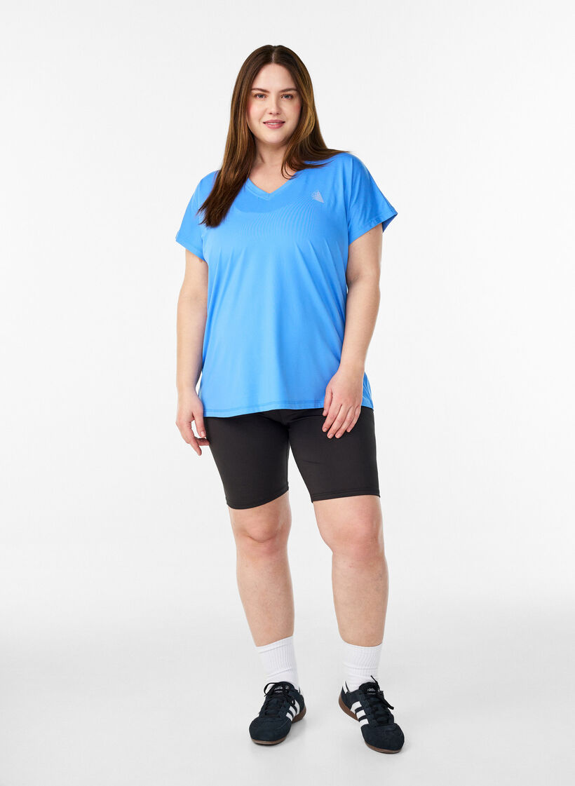 Loose training t-shirt with v-neck, Blue, Model image number 1