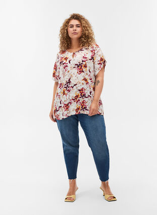 Viscose blouse with print and short sleeves, Beige w. Flower AOP, Model image number 2