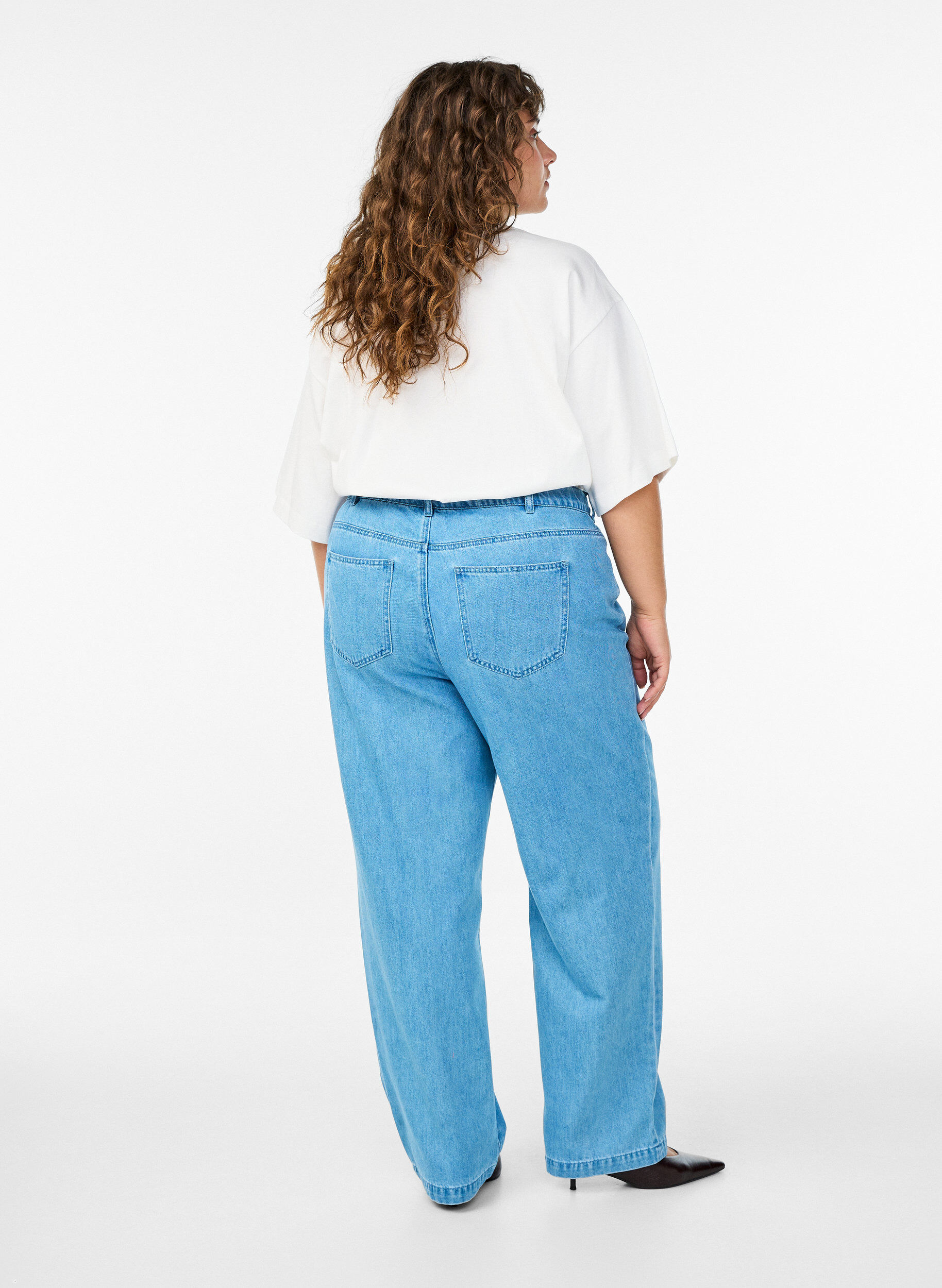 Zizzifashion Kiana jeans with a straight fit and bold stitching, Light Blue, Model image number 1