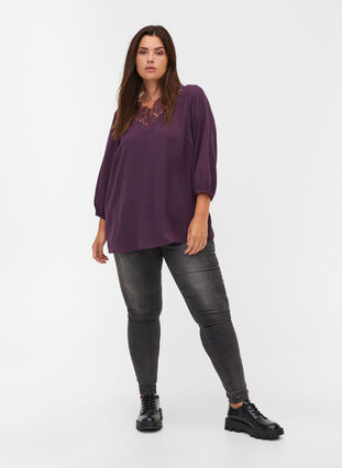 Solid-coloured 3/4 sleeve blouse with lace, Plum Perfect, Model image number 2
