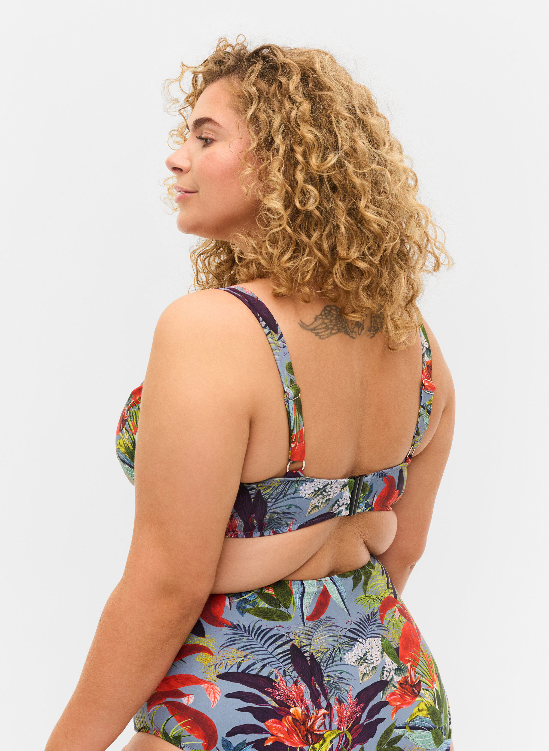 Zizzifashion Printed bikini top with underwire, Citadel AOP, Model image number 1