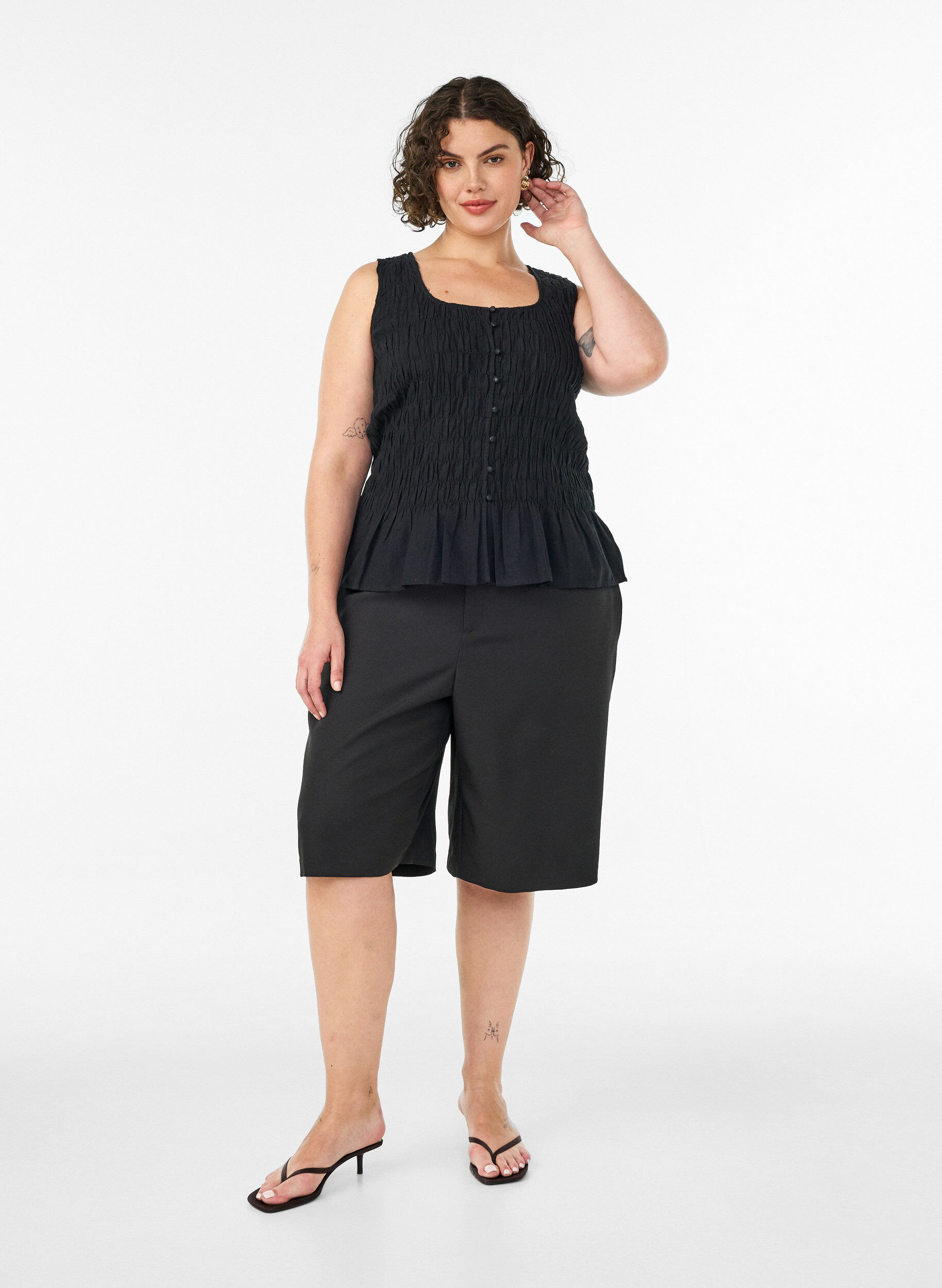 Zizzifashion Sleeveless cotton and linen top with smock, Black, Model image number 1