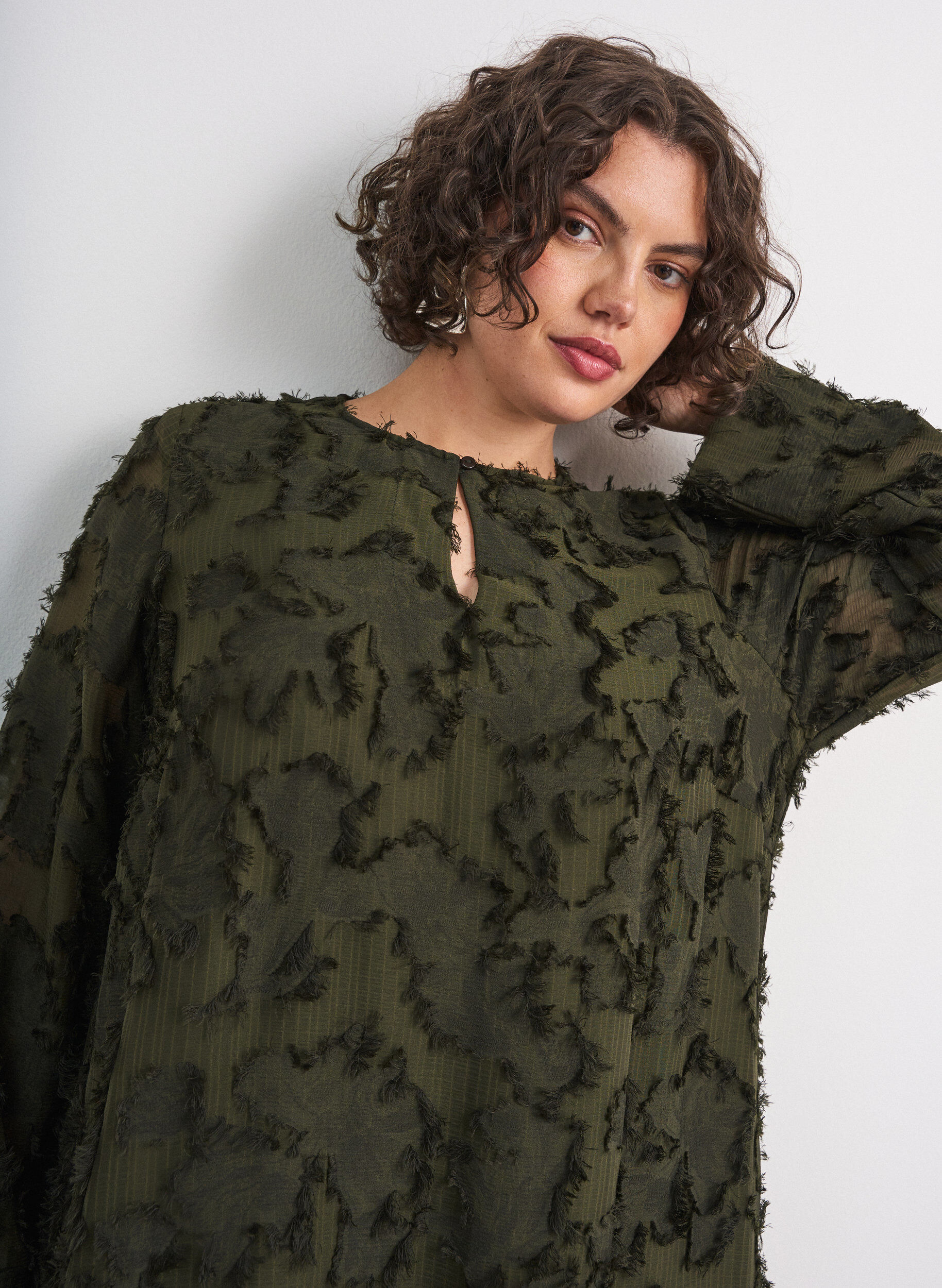 ZizzifashionDress with fringed threads and texture, Green, Model image number 3