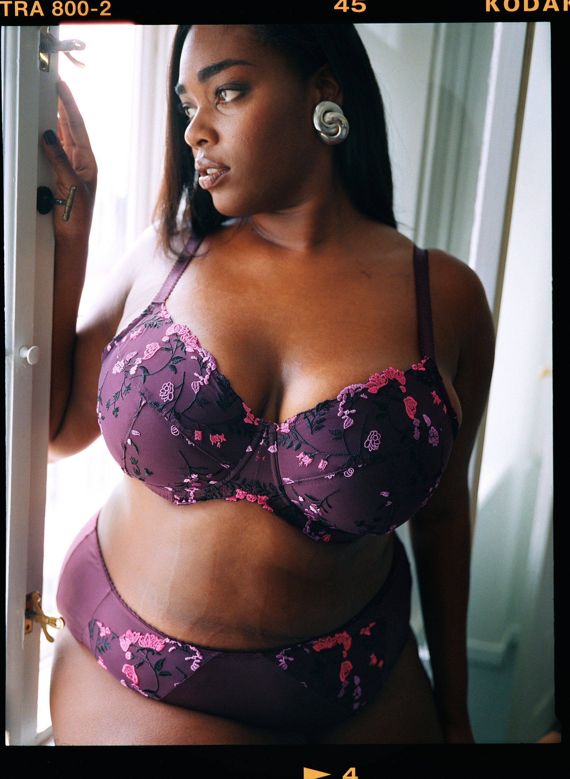 Zizzifashion Padded bra with floral embroidery, Purple, Image image number 0