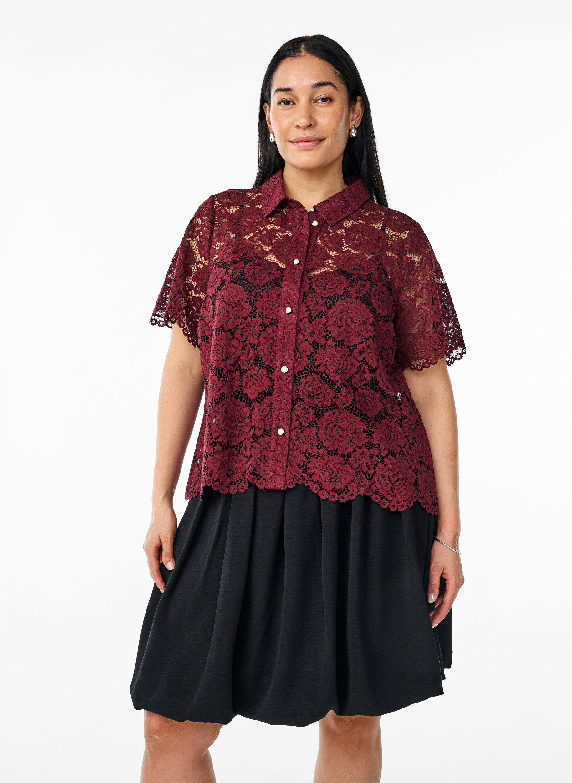 Short balloon skirt with an elasticated waistband, Black, Model