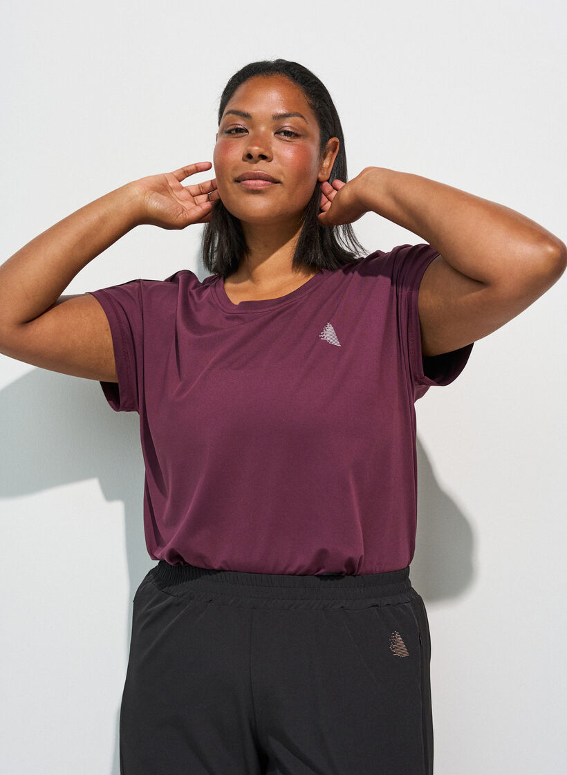 Solid-coloured training T-shirt, Red, Model image number 3